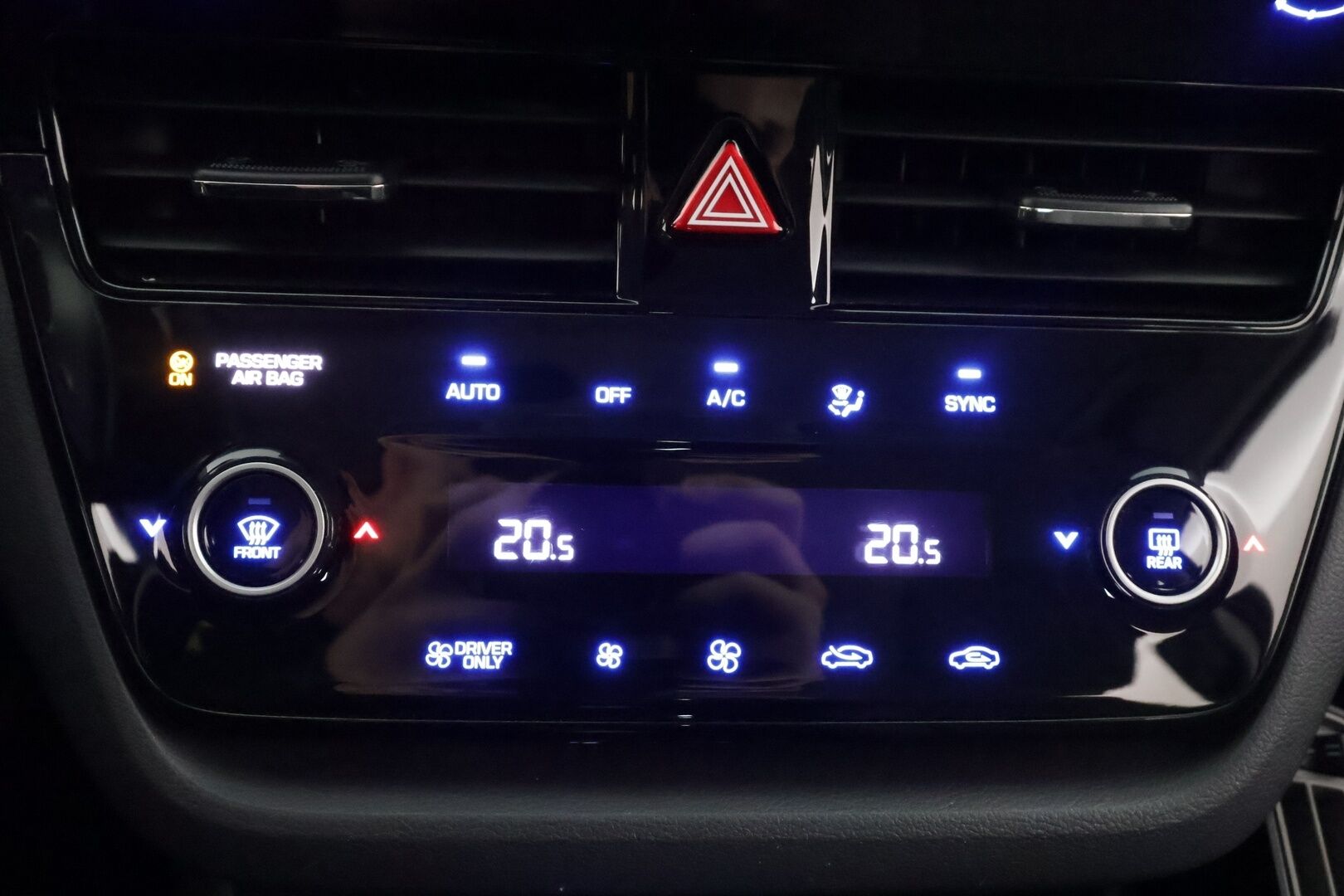 Hyundai IONIQ plug-in 2021 1,6 plug-in 141 hv 6-DCT Comfort Limited Edition MY20 - Kamera | Apple & Android | Lohko+sisälämmitin | Lämm. ratti | Vakionopeudensäädin | 2x vanteet | Merkkihuollettu | Facelift | Suomi-auto