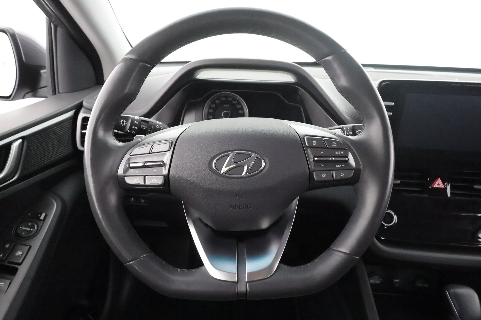 Hyundai IONIQ plug-in 2021 1,6 plug-in 141 hv 6-DCT Comfort Limited Edition MY20 - | Merkkihuollettu | Facelift | Vakkari | P.kamera | Lane Assist | Apple & Android | Lohko+sisälämmitin | Lämm. ratti | 2x renkaat aluin | 