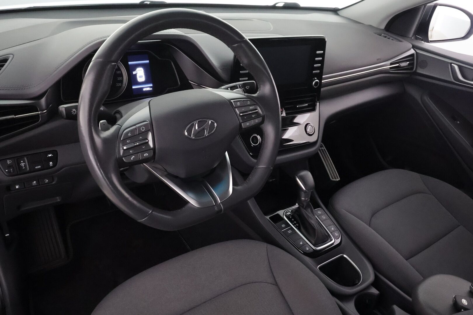 Hyundai IONIQ plug-in 2021 1,6 plug-in 141 hv 6-DCT Comfort Limited Edition MY20 - | Merkkihuollettu | Facelift | Vakkari | P.kamera | Lane Assist | Apple & Android | Lohko+sisälämmitin | Lämm. ratti | 2x renkaat aluin | 