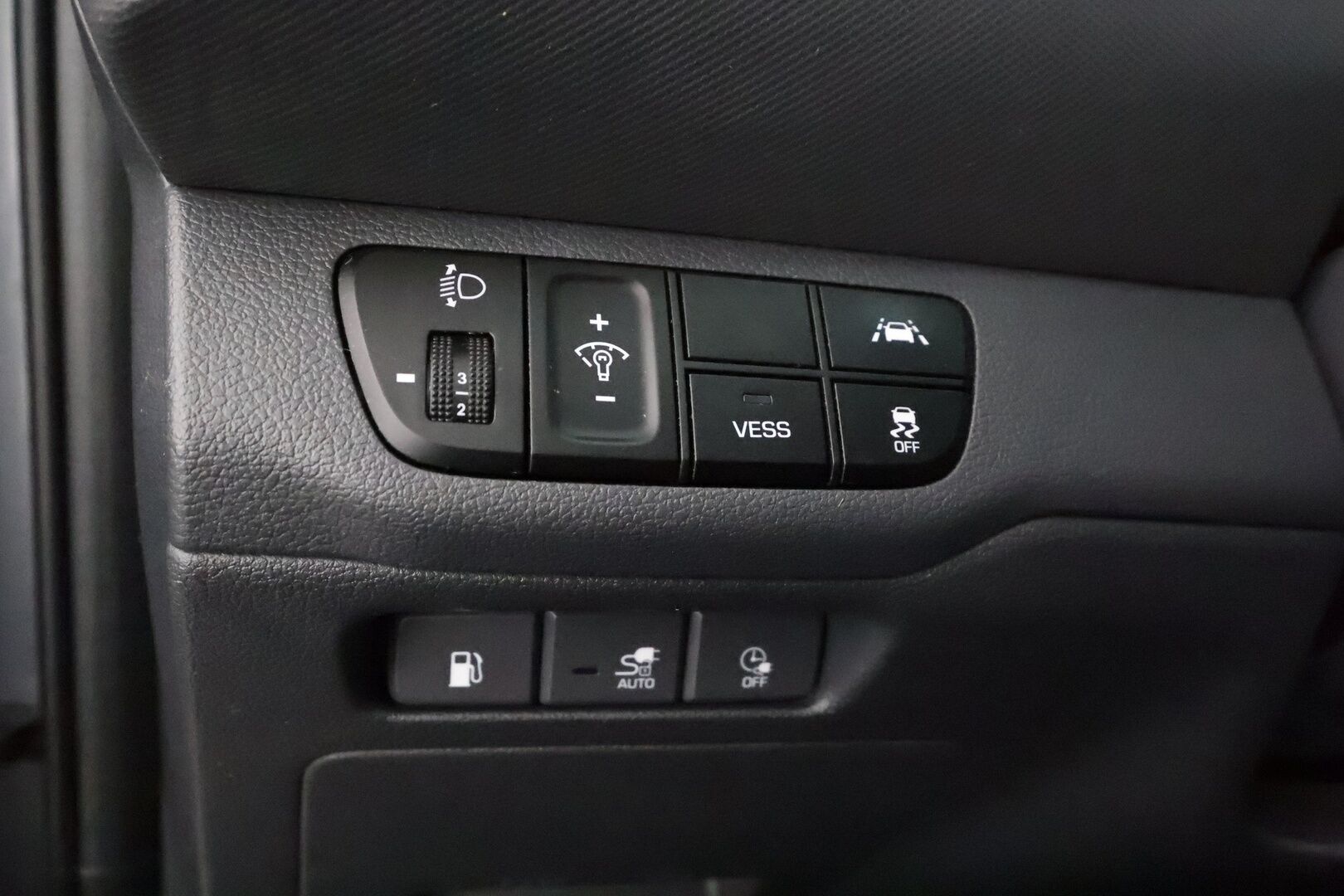 Hyundai IONIQ plug-in 2021 1,6 plug-in 141 hv 6-DCT Comfort Limited Edition MY20 - | Merkkihuollettu | Facelift | Vakkari | P.kamera | Lane Assist | Apple & Android | Lohko+sisälämmitin | Lämm. ratti | 2x renkaat aluin | 