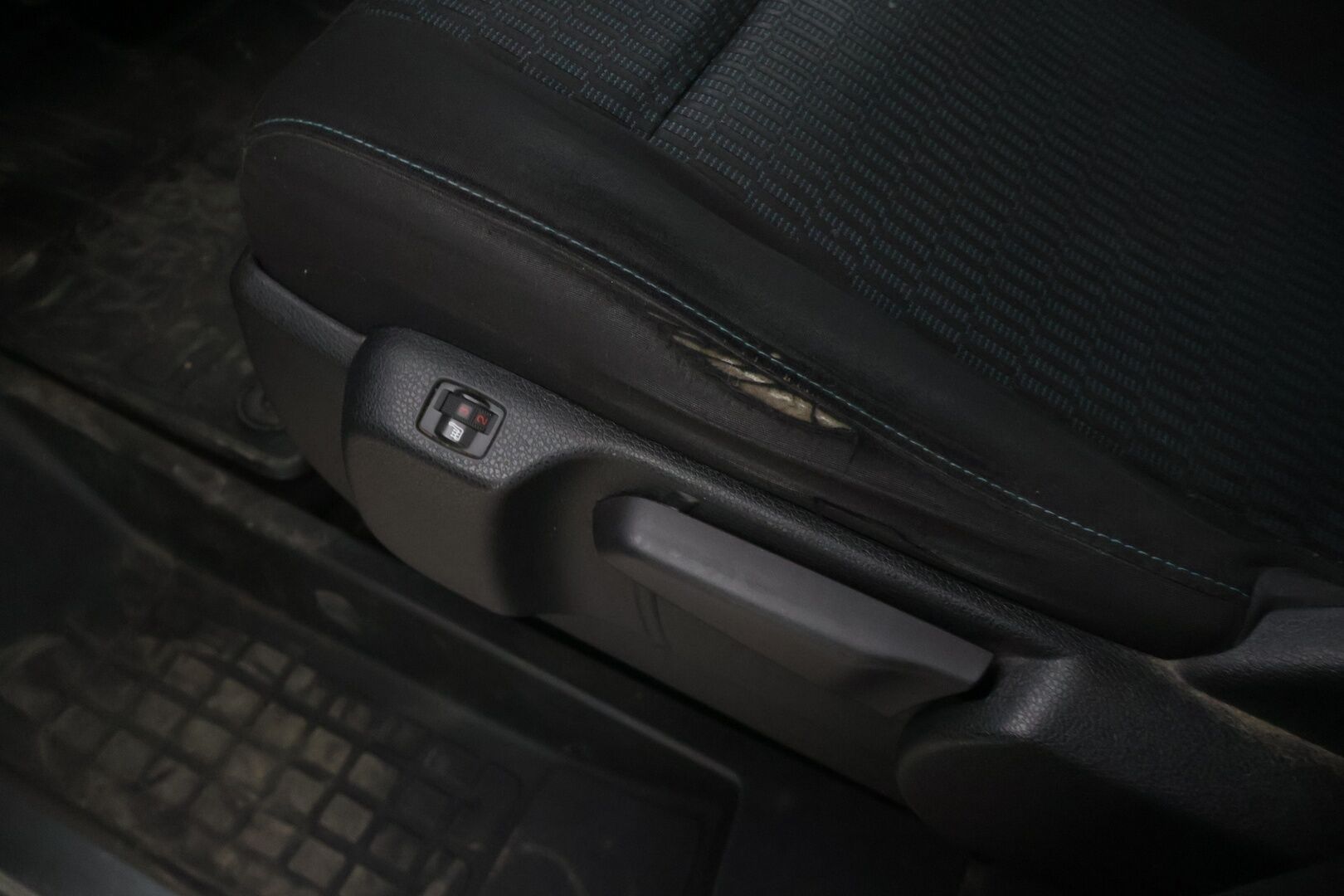 Peugeot Traveller 2020 Active BlueHDi 180 EAT8-automaatti XL YritysOutlet - Myydään vain yrityksille * Webasto / Inva -ramppi / Sähköinen sivuovi / Vakkari * - Tämä auto myydään YritysOutlet -valikoimasta vain yritykselle / ALV / 9-paikkainen / Kahdet renkaat vanteilla