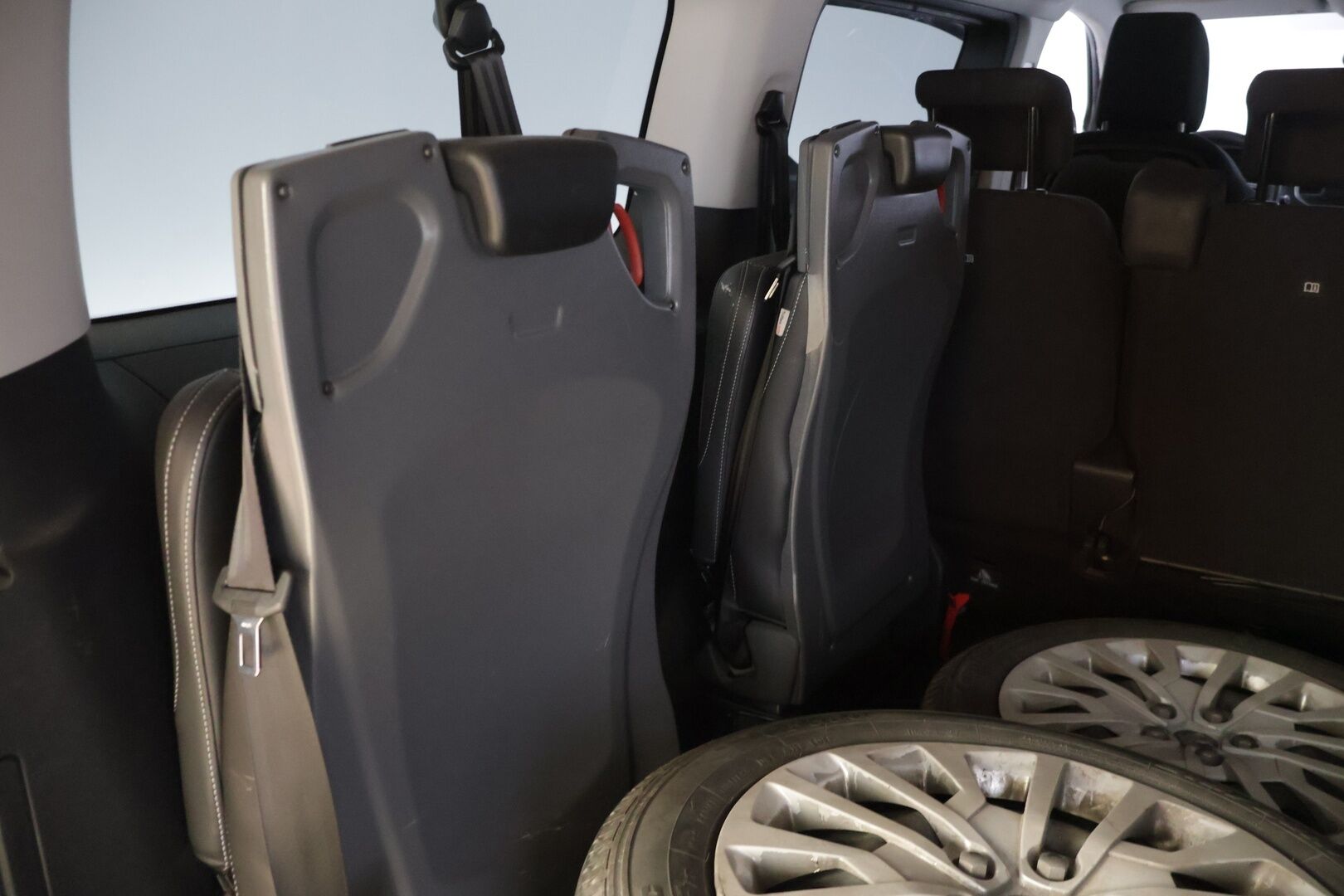 Peugeot Traveller 2020 Active BlueHDi 180 EAT8-automaatti XL YritysOutlet - Myydään vain yrityksille * Webasto / Inva -ramppi / Sähköinen sivuovi / Vakkari * - Tämä auto myydään YritysOutlet -valikoimasta vain yritykselle / ALV / 9-paikkainen / Kahdet renkaat vanteilla