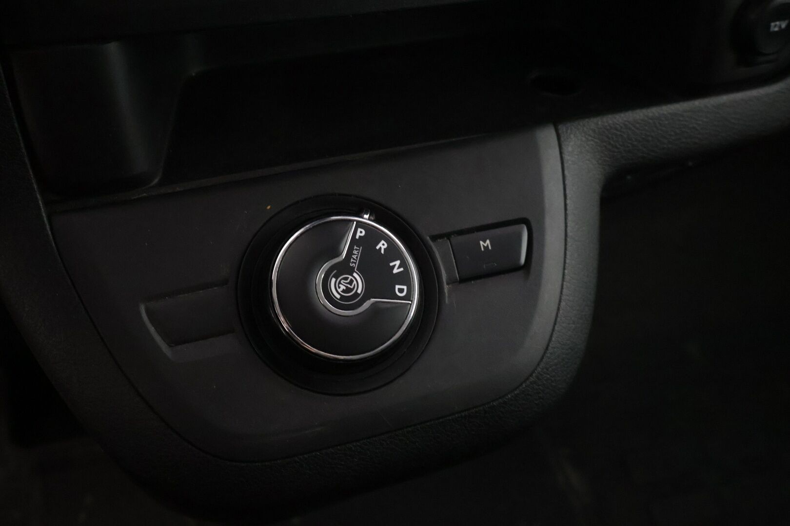 Peugeot Traveller 2020 Active BlueHDi 180 EAT8-automaatti XL YritysOutlet - Myydään vain yrityksille * Webasto / Inva -ramppi / Sähköinen sivuovi / Vakkari * - Tämä auto myydään YritysOutlet -valikoimasta vain yritykselle / ALV / 9-paikkainen / Kahdet renkaat vanteilla