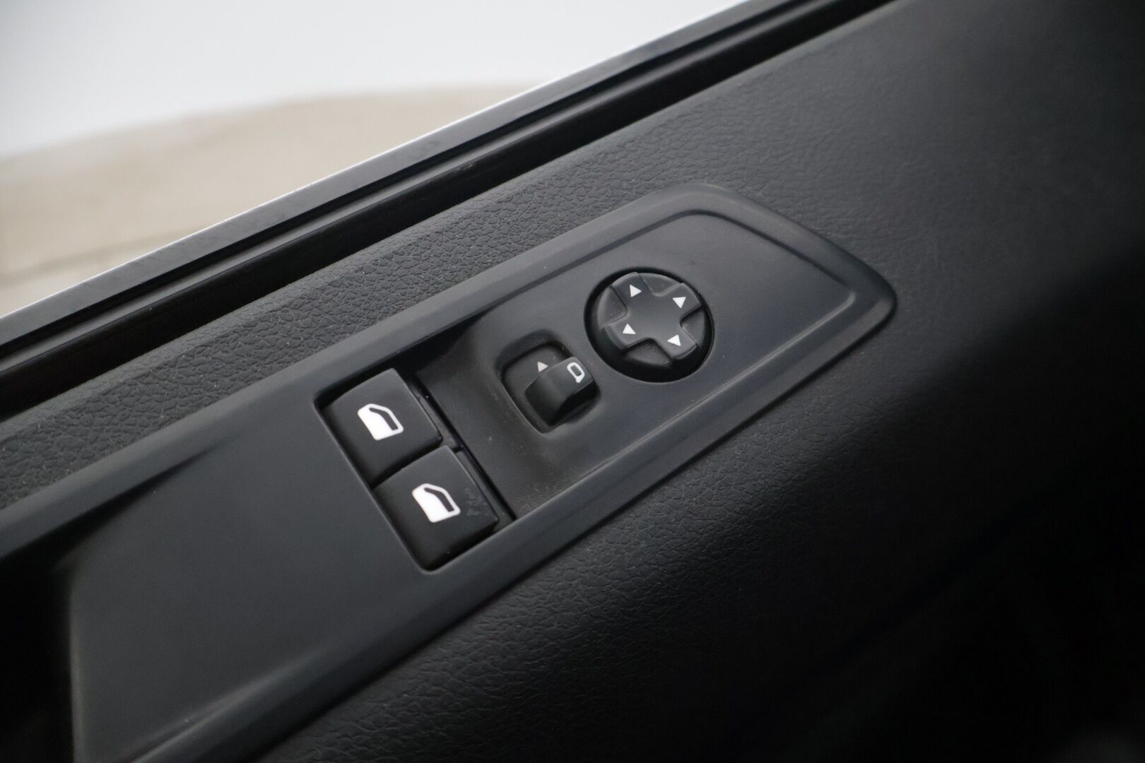 Peugeot Traveller 2020 Active BlueHDi 180 EAT8-automaatti XL YritysOutlet - Myydään vain yrityksille * Webasto / Inva -ramppi / Sähköinen sivuovi / Vakkari * - Tämä auto myydään YritysOutlet -valikoimasta vain yritykselle / ALV / 9-paikkainen / Kahdet renkaat vanteilla