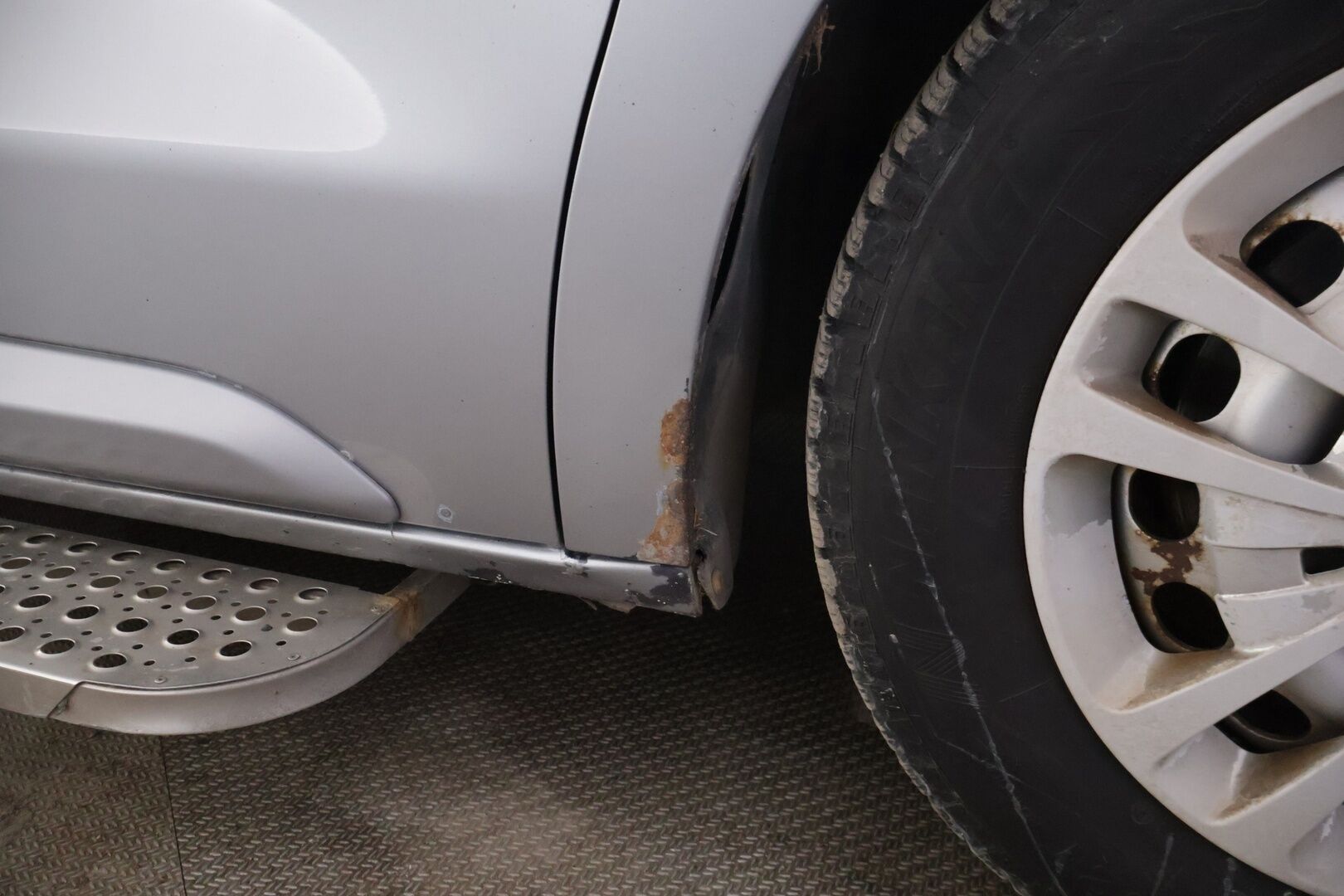 Peugeot Traveller 2020 Active BlueHDi 180 EAT8-automaatti XL YritysOutlet - Myydään vain yrityksille * Webasto / Inva -ramppi / Sähköinen sivuovi / Vakkari * - Tämä auto myydään YritysOutlet -valikoimasta vain yritykselle / ALV / 9-paikkainen / Kahdet renkaat vanteilla