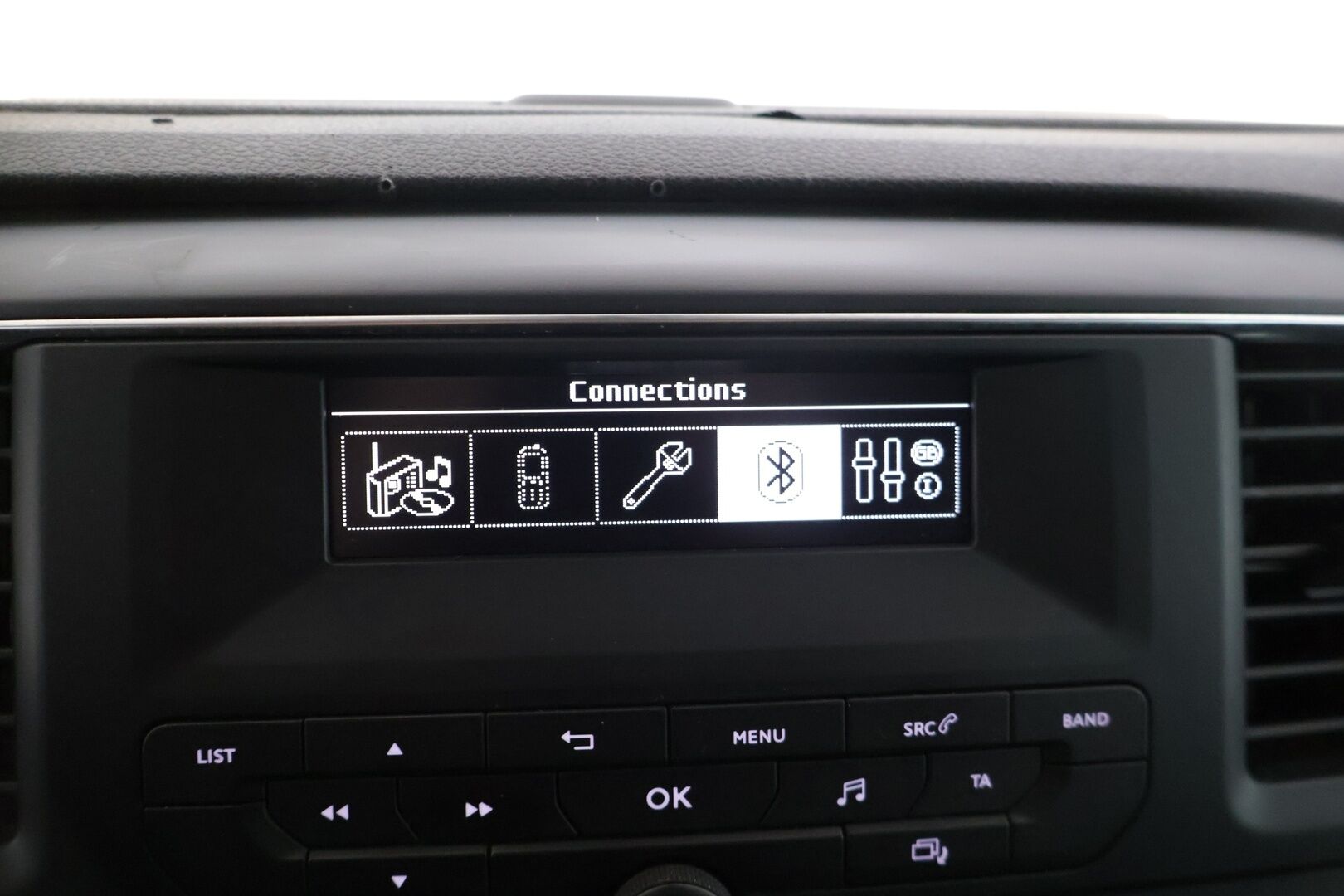 Peugeot Traveller 2020 Active BlueHDi 180 EAT8-automaatti XL YritysOutlet - Myydään vain yrityksille * Webasto / Inva -ramppi / Sähköinen sivuovi / Vakkari * - Tämä auto myydään YritysOutlet -valikoimasta vain yritykselle / ALV / 9-paikkainen / Kahdet renkaat vanteilla