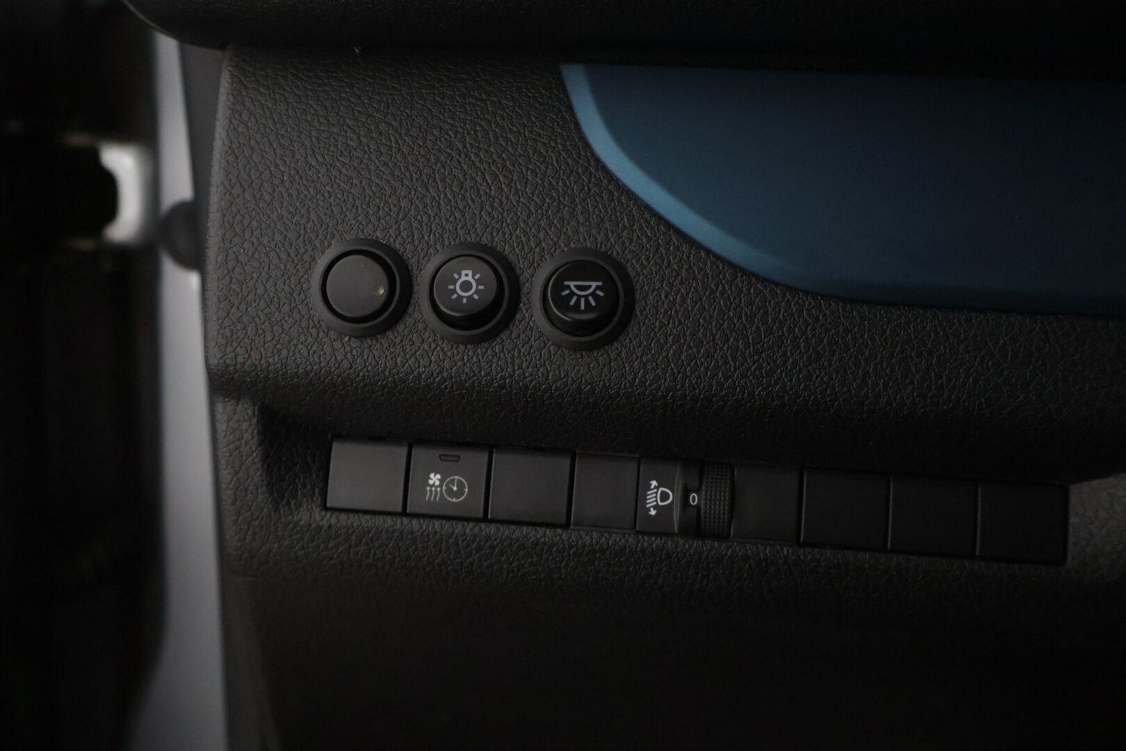 Peugeot Traveller 2020 Active BlueHDi 180 EAT8-automaatti XL YritysOutlet - Myydään vain yrityksille * Webasto / Inva -ramppi / Sähköinen sivuovi / Vakkari * - Tämä auto myydään YritysOutlet -valikoimasta vain yritykselle / ALV / 9-paikkainen / Kahdet renkaat vanteilla