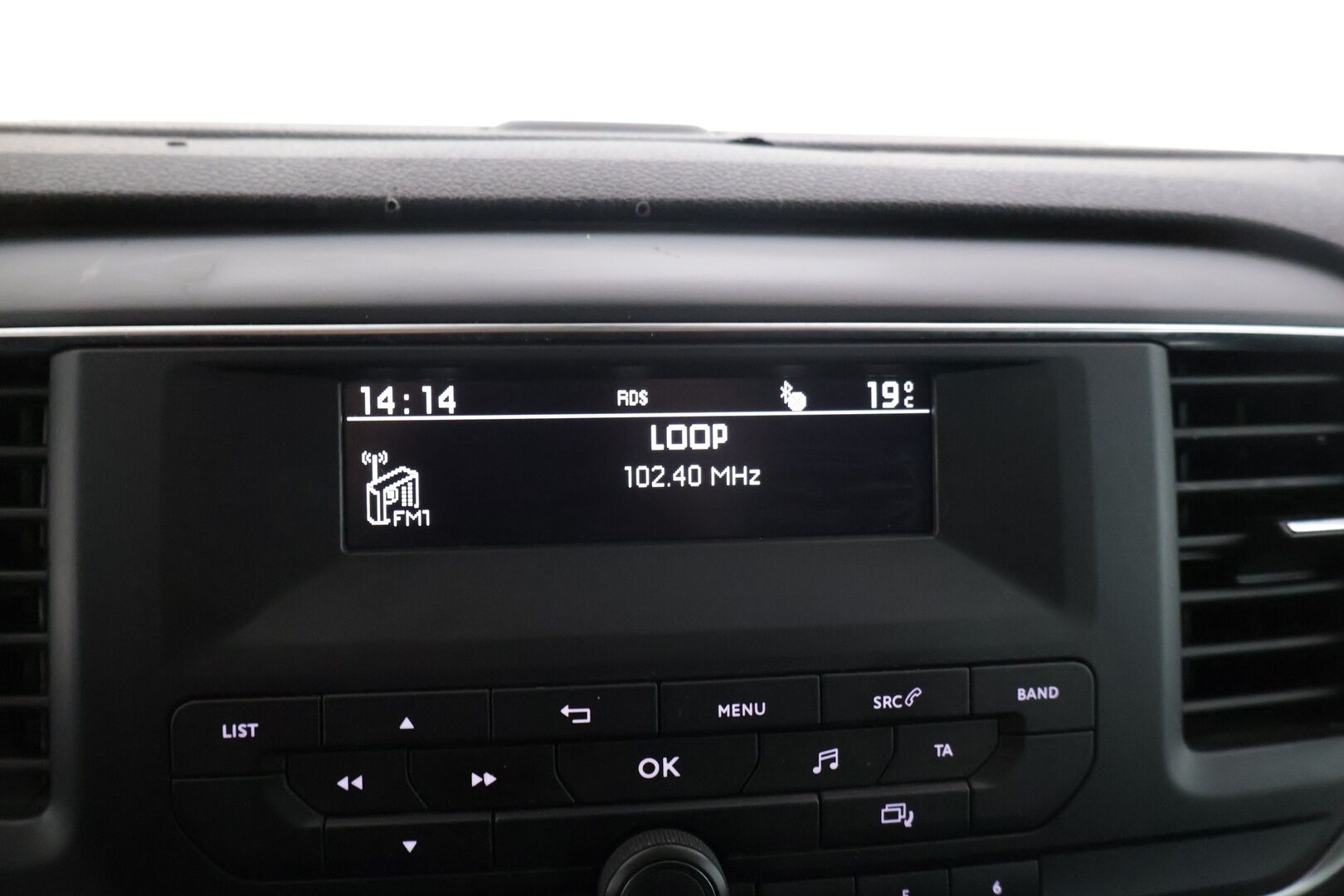 Peugeot Traveller 2020 Active BlueHDi 180 EAT8-automaatti XL YritysOutlet - Myydään vain yrityksille * Webasto / Inva -ramppi / Sähköinen sivuovi / Vakkari * - Tämä auto myydään YritysOutlet -valikoimasta vain yritykselle / ALV / 9-paikkainen / Kahdet renkaat vanteilla