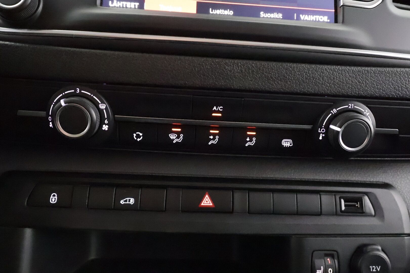 Citroen Jumpy 2020 BlueHDi 120 M 4x4 * Webasto / Vakkari / Puolinahat / Apple&Android / ALV / 2x Renkaat * - 1.Om Suomi-auto - HULLUT AVAJAISHULINAT KORKOTARJOUS 3,29 %