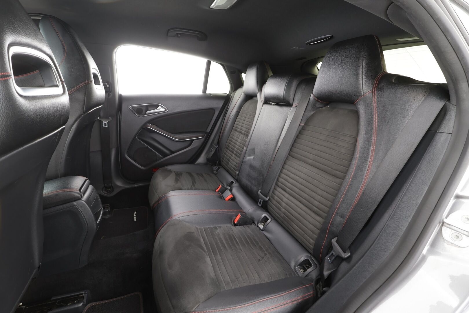 Mercedes-Benz CLA 2015 200 A Shooting Brake AMG * Vakkari / P.Tutkat / Lohko / ILS-Xenon / Puolinahat / Navi / Bluetooth * - Kahdet renkaat aluvanteilla - HULLUT AVAJAISHULINAT KORKOTARJOUS 3,29 %