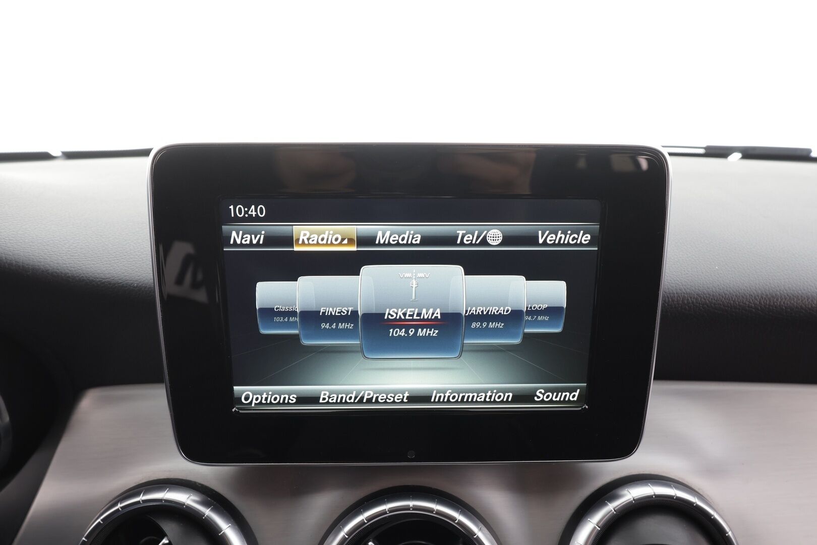 Mercedes-Benz CLA 2015 200 A Shooting Brake AMG * Vakkari / P.Tutkat / Lohko / ILS-Xenon / Puolinahat / Navi / Bluetooth * - Kahdet renkaat aluvanteilla - HULLUT AVAJAISHULINAT KORKOTARJOUS 3,29 %