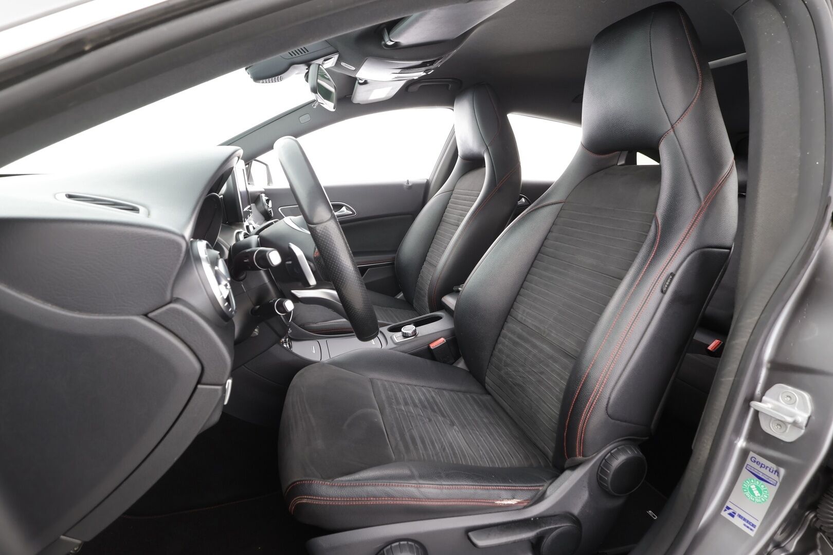 Mercedes-Benz CLA 2015 200 A Shooting Brake AMG * Vakkari / P.Tutkat / Lohko / ILS-Xenon / Puolinahat / Navi / Bluetooth * - Kahdet renkaat aluvanteilla - HULLUT AVAJAISHULINAT KORKOTARJOUS 3,29 %