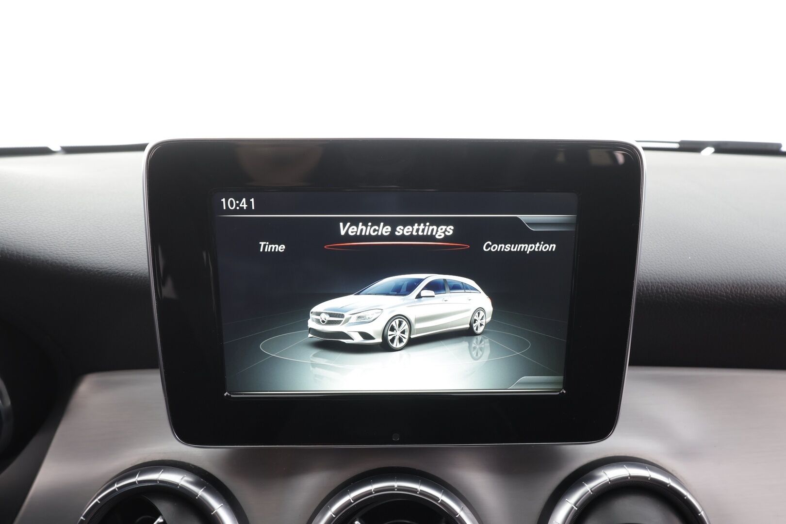 Mercedes-Benz CLA 2015 200 A Shooting Brake AMG * Vakkari / P.Tutkat / Lohko / ILS-Xenon / Puolinahat / Navi / Bluetooth * - Kahdet renkaat aluvanteilla - HULLUT AVAJAISHULINAT KORKOTARJOUS 3,29 %