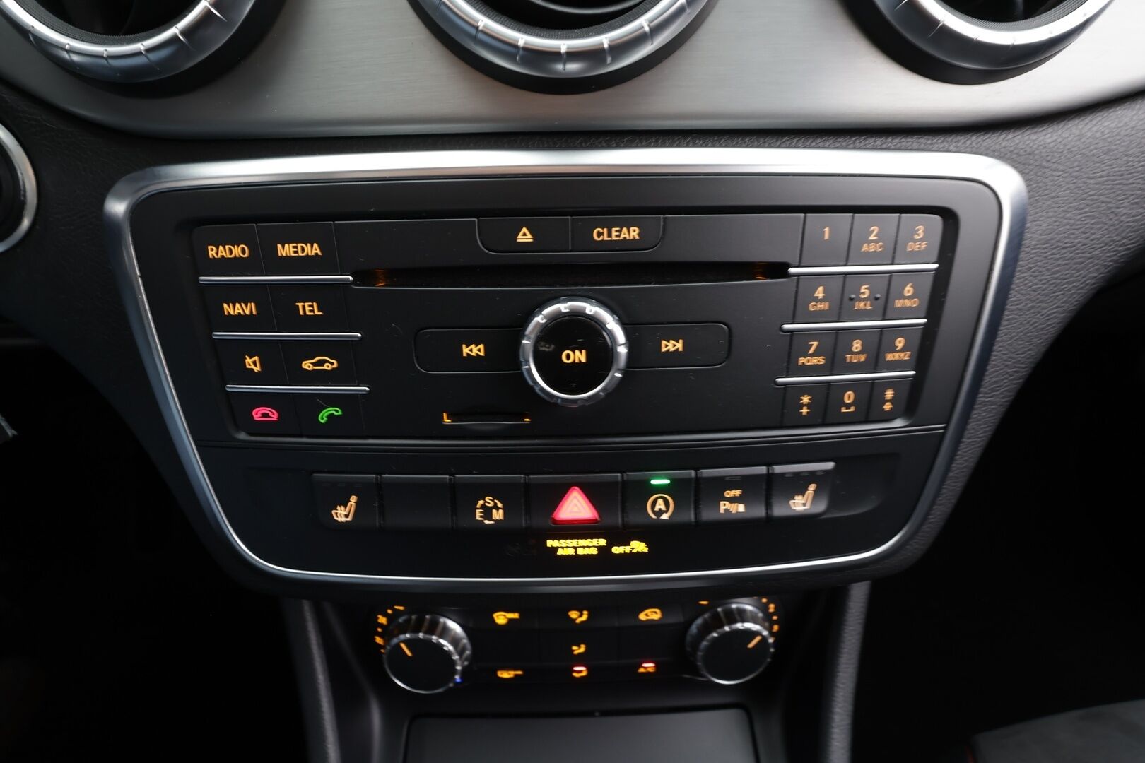 Mercedes-Benz CLA 2015 200 A Shooting Brake AMG * Vakkari / P.Tutkat / Lohko / ILS-Xenon / Puolinahat / Navi / Bluetooth * - Kahdet renkaat aluvanteilla - HULLUT AVAJAISHULINAT KORKOTARJOUS 3,29 %