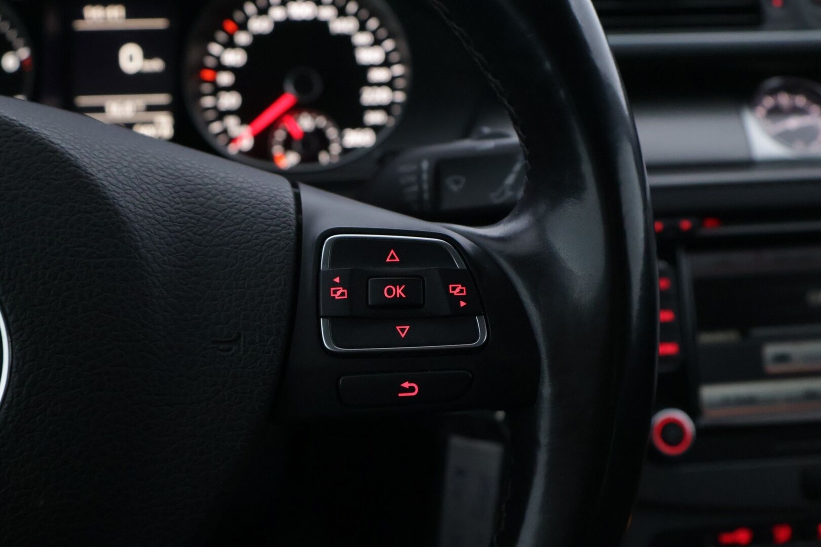 Volkswagen Passat 2012 Variant Highline 1,4 TSI MultiFuel 118 kW (160 hv) *Nahat / Vetokoukku /  P. kamera / Xenon / Vakkari / P.tutkat * - Uudehkoilla Continental kesärenkailla / Juuri katsastettu! / Todella kattava huoltohistoria / Ketju vaihdettu