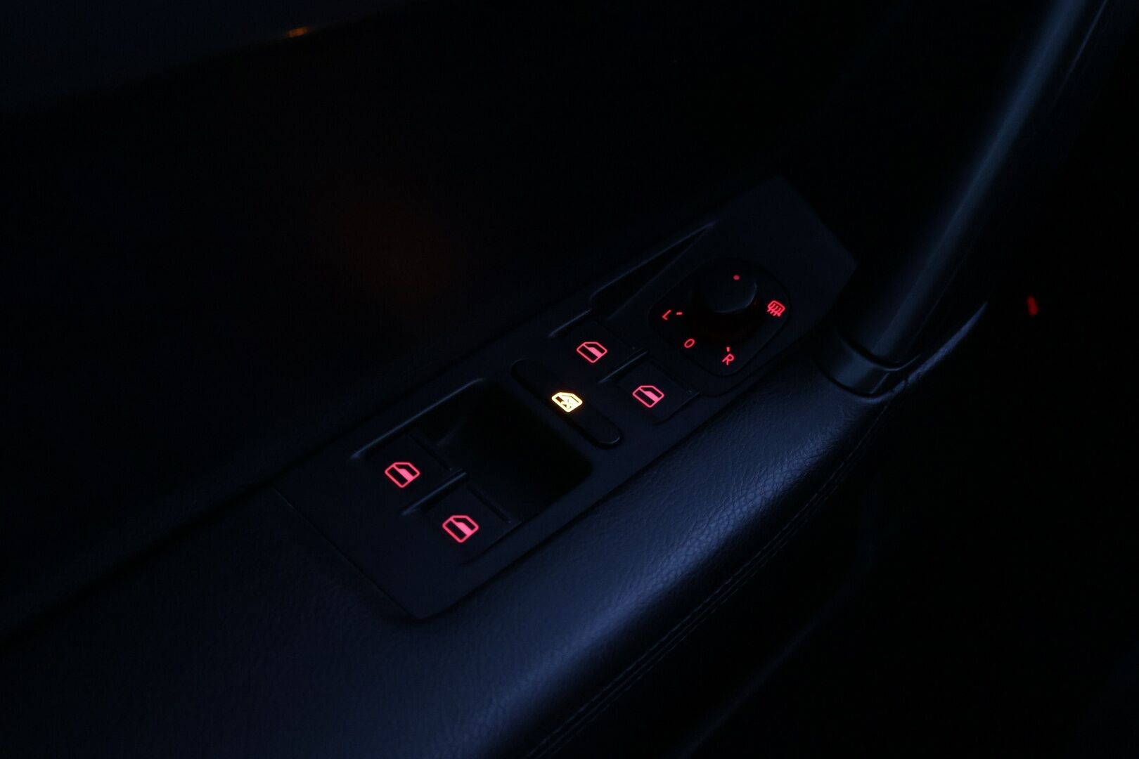 Volkswagen Passat 2012 Variant Highline 1,4 TSI MultiFuel 118 kW (160 hv) *Nahat / Vetokoukku /  P. kamera / Xenon / Vakkari / P.tutkat * - Uudehkoilla Continental kesärenkailla / Juuri katsastettu! / Todella kattava huoltohistoria / Ketju vaihdettu