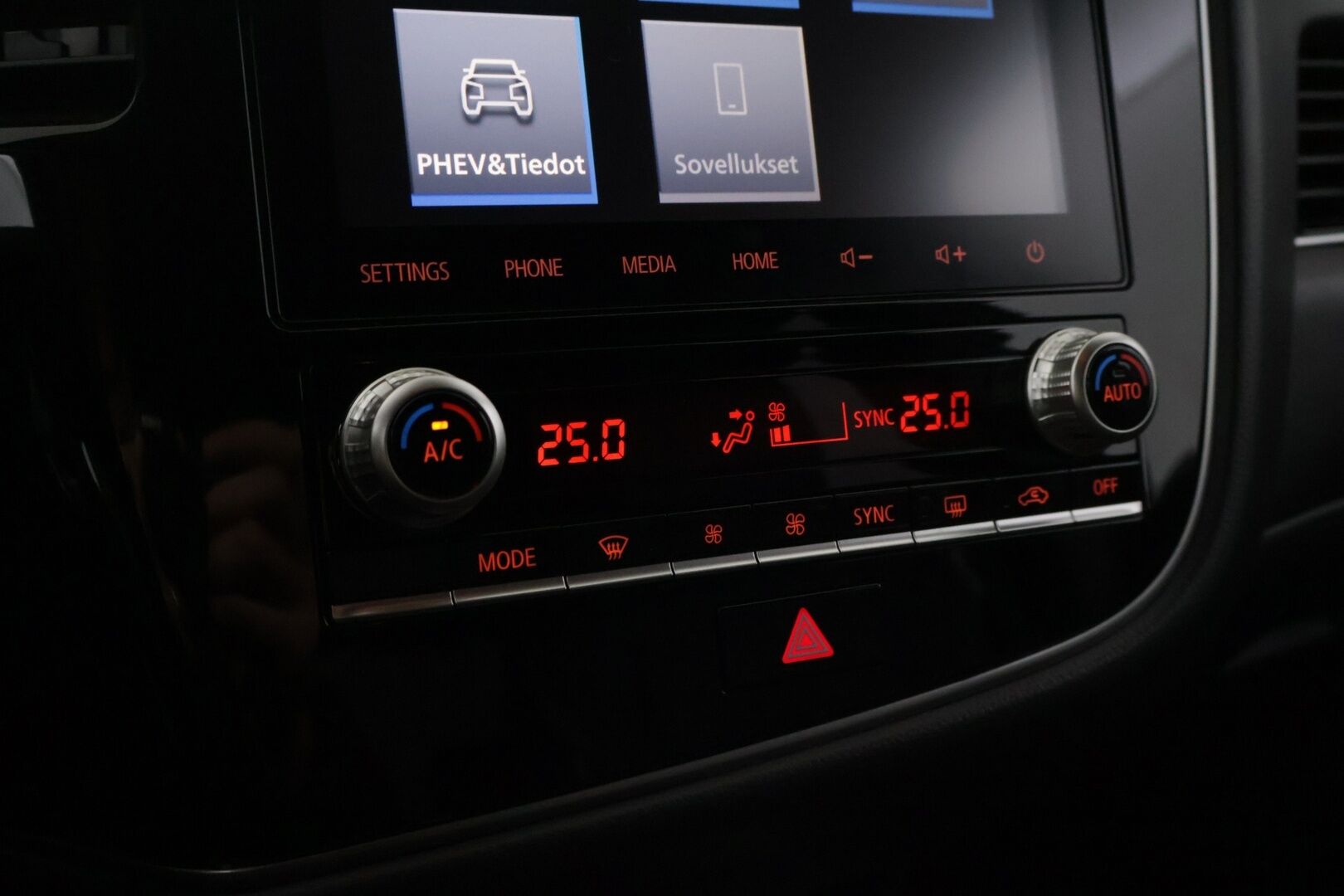 Volkswagen Passat 2012 Variant Highline 1,4 TSI MultiFuel 118 kW (160 hv) *Nahat / Vetokoukku /  P. kamera / Xenon / Vakkari / P.tutkat * - Uudehkoilla Continental kesärenkailla / Juuri katsastettu! / Todella kattava huoltohistoria / Ketju vaihdettu