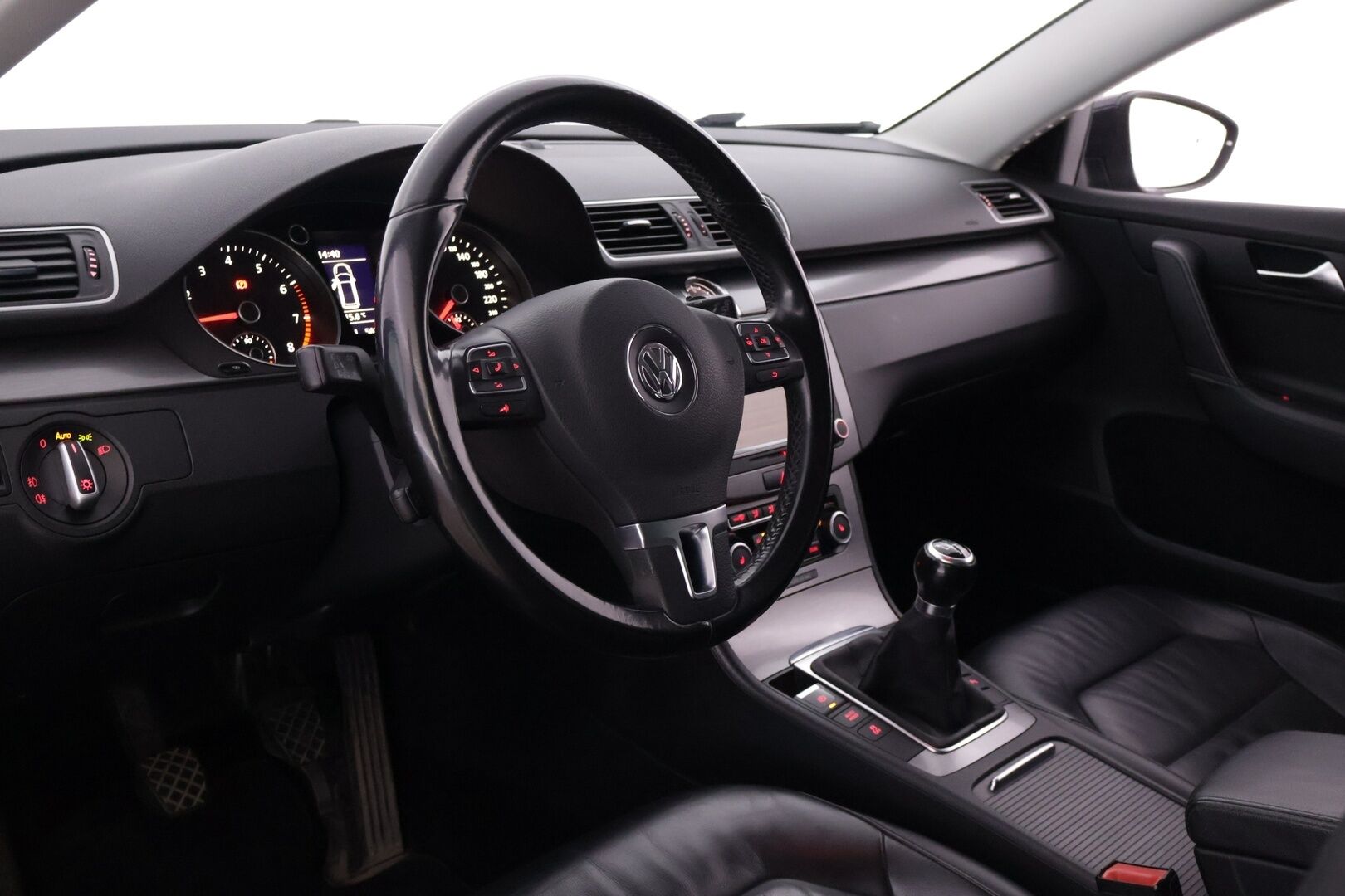 Volkswagen Passat 2012 Variant Highline 1,4 TSI MultiFuel 118 kW (160 hv) *Nahat / Vetokoukku /  P. kamera / Xenon / Vakkari / P.tutkat * - Uudehkoilla Continental kesärenkailla / Juuri katsastettu! / Todella kattava huoltohistoria / Ketju vaihdettu