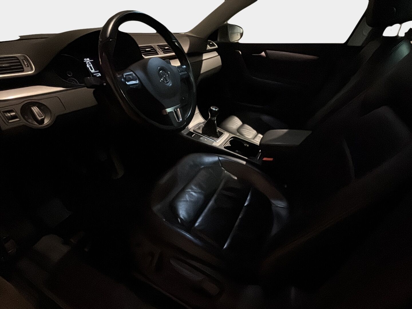 Volkswagen Passat 2012 Variant Highline 1,4 TSI MultiFuel 118 kW (160 hv) *Nahat / Vetokoukku /  P. kamera / Xenon / Vakkari / P.tutkat * - Uudehkoilla Continental kesärenkailla / Juuri katsastettu! / Todella kattava huoltohistoria / Ketju vaihdettu