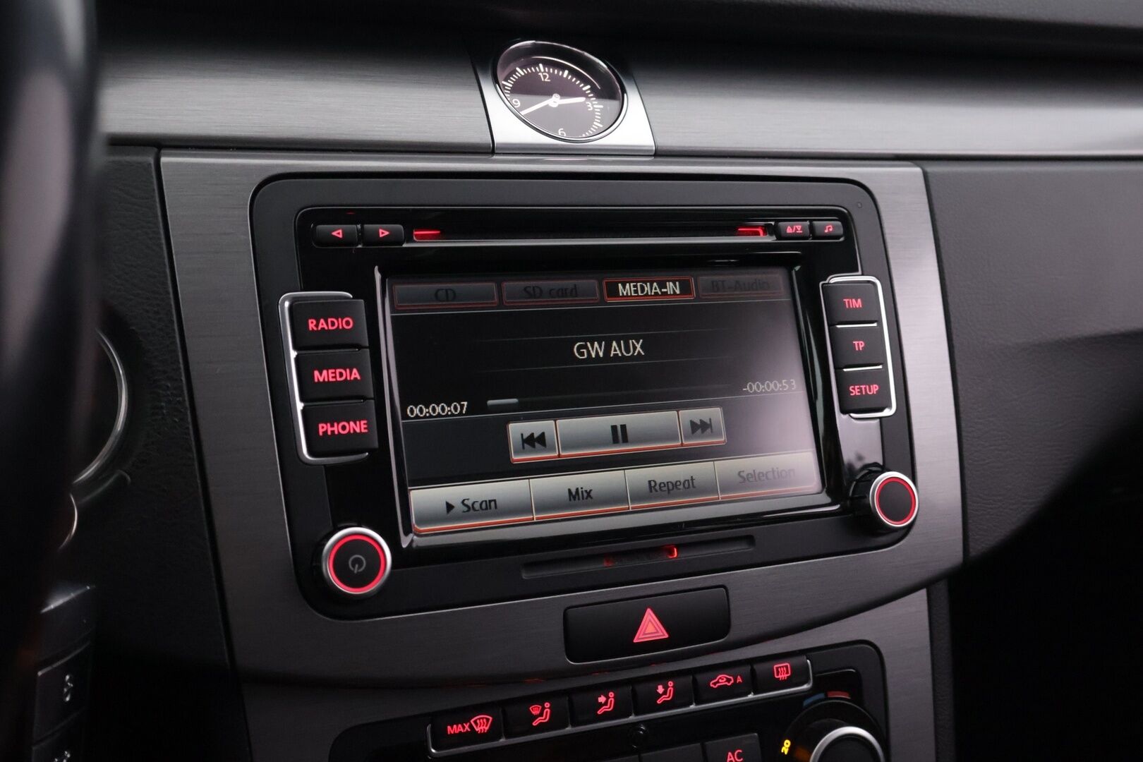 Volkswagen Passat 2012 Variant Highline 1,4 TSI MultiFuel 118 kW (160 hv) *Nahat / Vetokoukku /  P. kamera / Xenon / Vakkari / P.tutkat * - Uudehkoilla Continental kesärenkailla / Juuri katsastettu! / Todella kattava huoltohistoria / Ketju vaihdettu