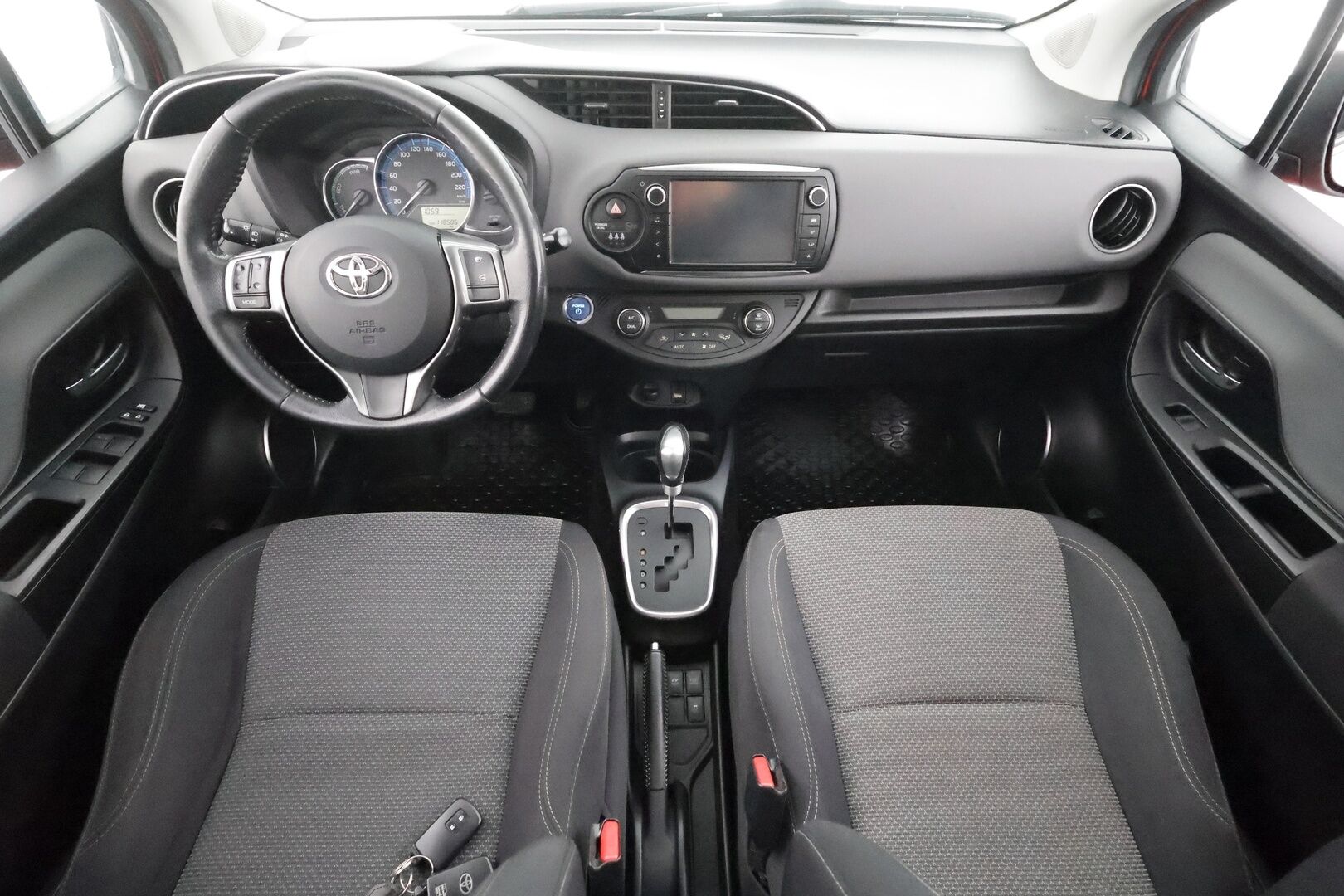 Toyota Yaris 2016 1,5 Hybrid Active * P.Kamera / Facelift / AC / Bluetooth / Kahdet renkaat aluvanteilla * - HULLUT AVAJAISHULINAT KORKOTARJOUS 3,29 %