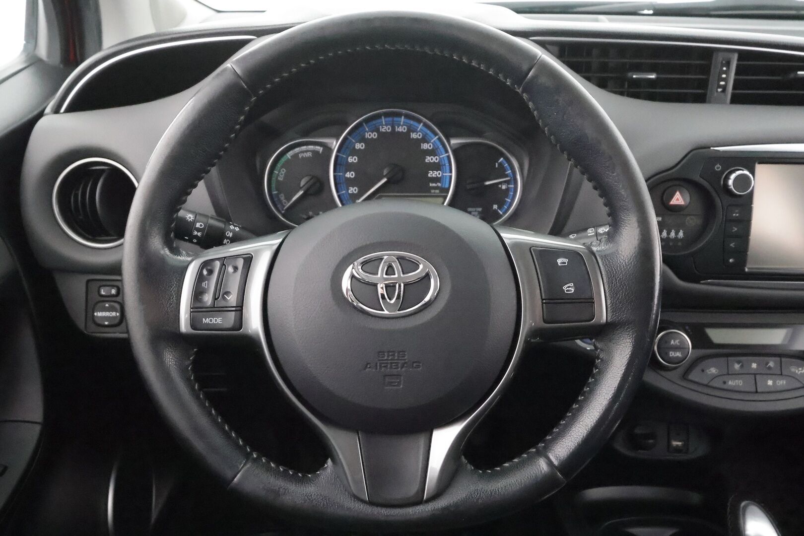Toyota Yaris 2016 1,5 Hybrid Active * P.Kamera / Facelift / AC / Bluetooth / Kahdet renkaat aluvanteilla * - HULLUT AVAJAISHULINAT KORKOTARJOUS 3,29 %