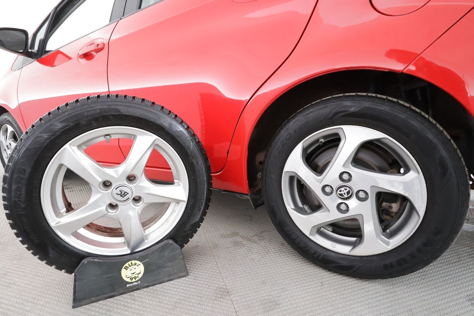 Toyota Yaris 2016 1,5 Hybrid Active * P.Kamera / Facelift / AC / Bluetooth / Kahdet renkaat aluvanteilla * - HULLUT AVAJAISHULINAT KORKOTARJOUS 3,29 %