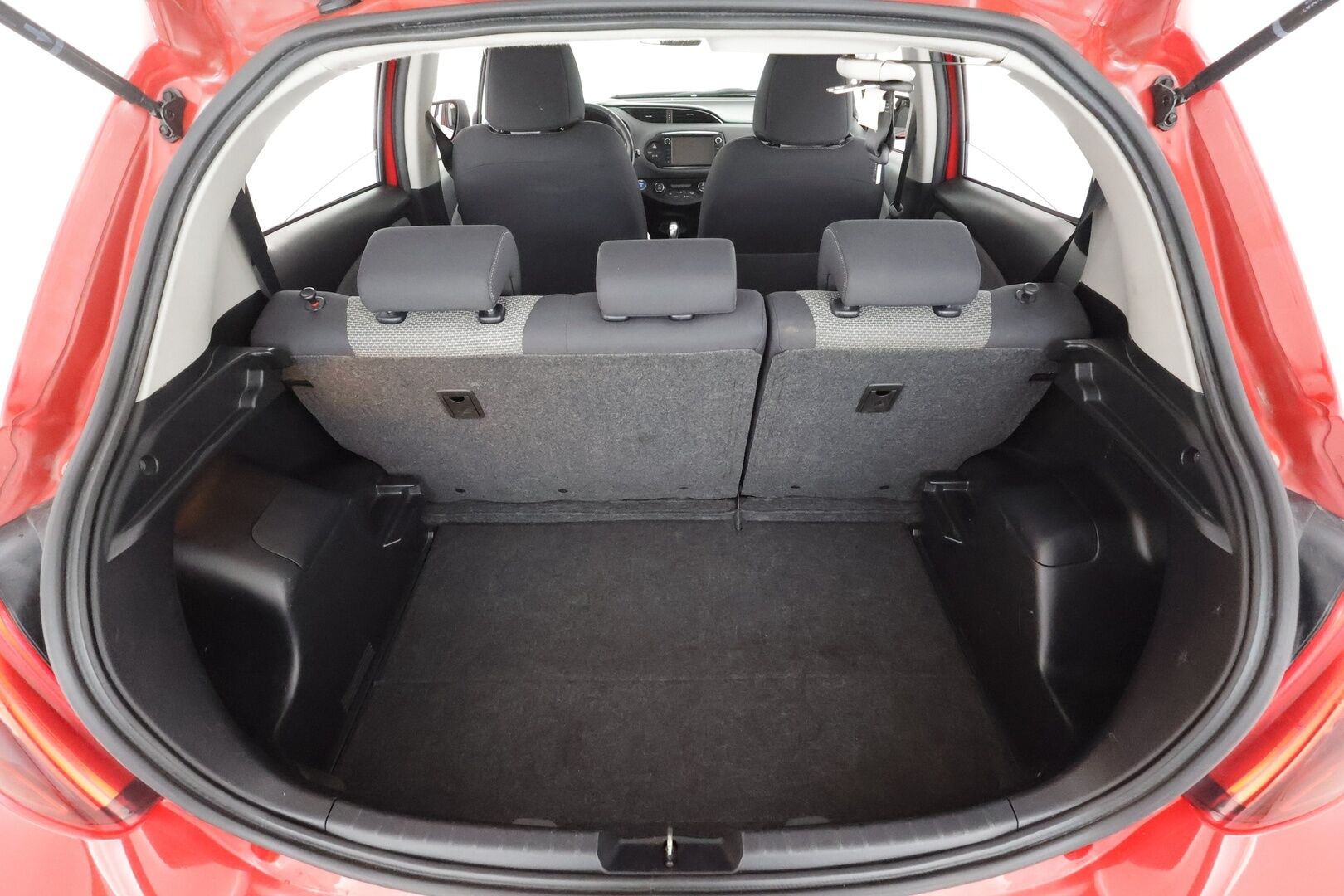 Toyota Yaris 2016 1,5 Hybrid Active * P.Kamera / Facelift / AC / Bluetooth / Kahdet renkaat aluvanteilla * - HULLUT AVAJAISHULINAT KORKOTARJOUS 3,29 %