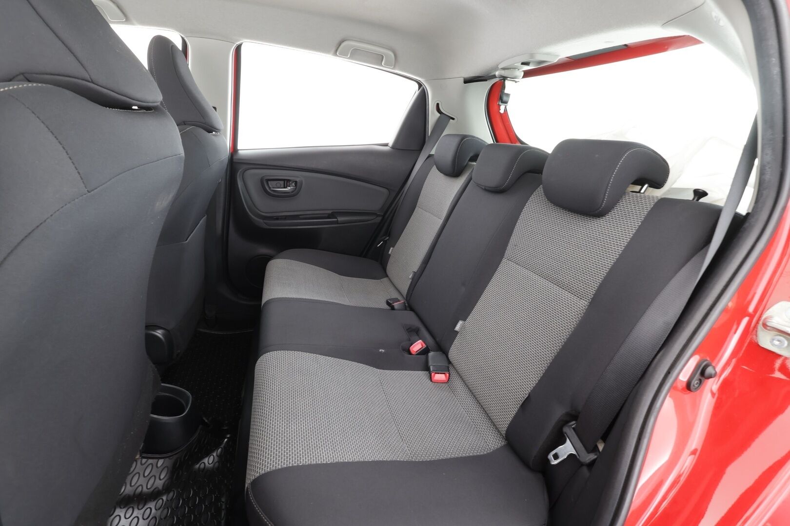 Toyota Yaris 2016 1,5 Hybrid Active * P.Kamera / Facelift / AC / Bluetooth / Kahdet renkaat aluvanteilla * - HULLUT AVAJAISHULINAT KORKOTARJOUS 3,29 %