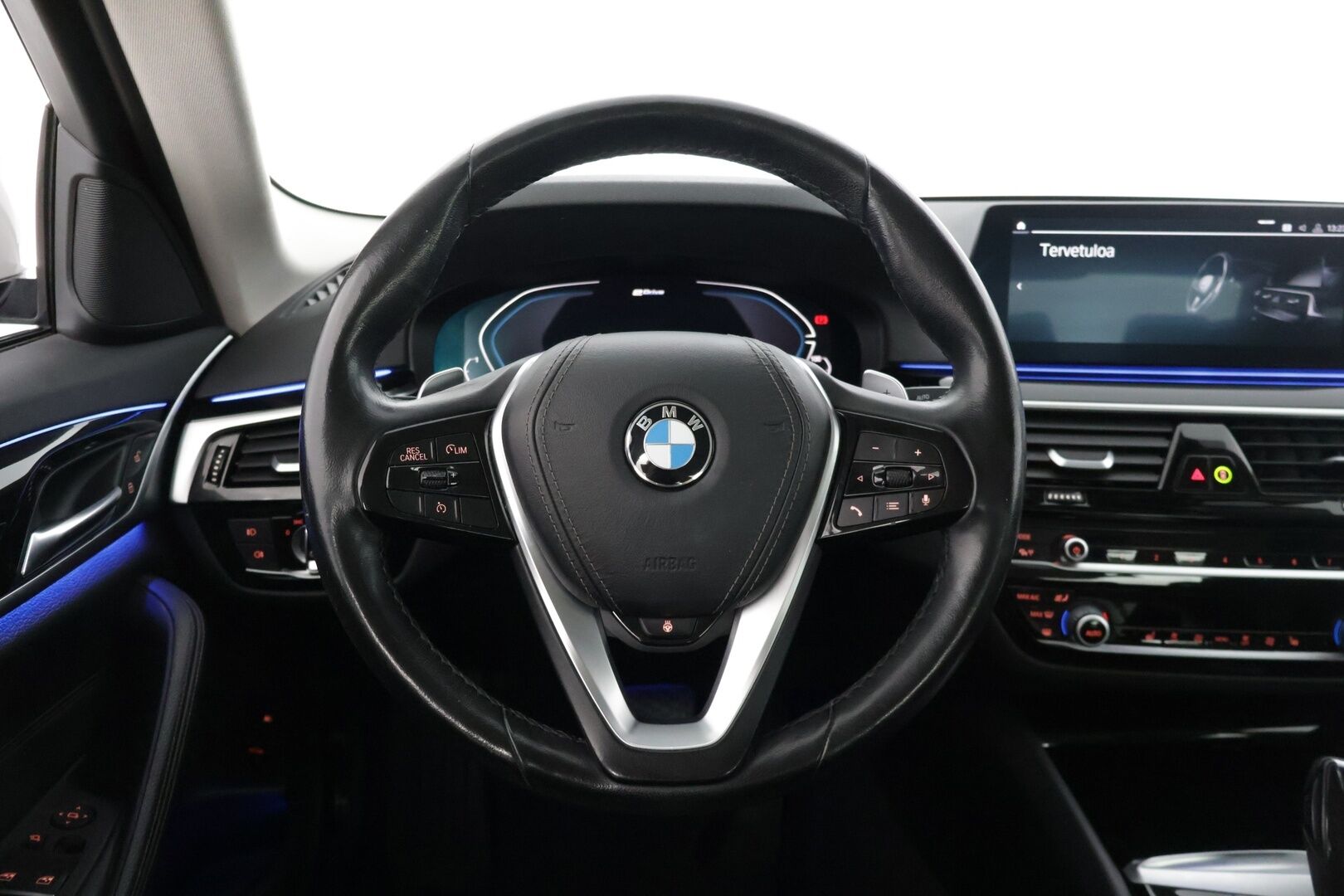 BMW 530 2020 G30 Sedan 530e A iPerformance Business Sport * Proffa navi / 360-kamera / Cockpit digimittaristo / Sporttipenkit * - * Juuri tullut / Kysy lisää myyjältä! * 
