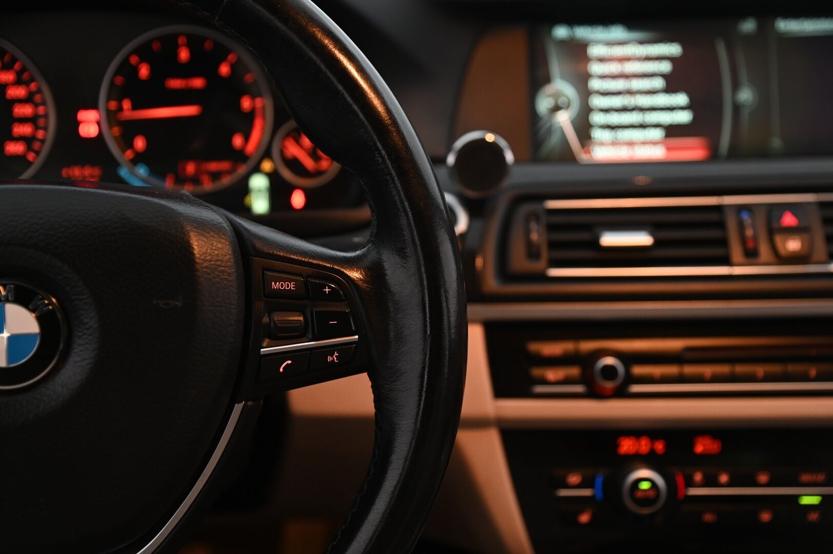 BMW 525 2013 TwinPower Turbo A xDrive F11 Touring*Hifit / Proff navi / Koukku / Muistinahat* - *Juuri katsastettu / 2x renkaat alumiinivanteet / fiksut kilsat*