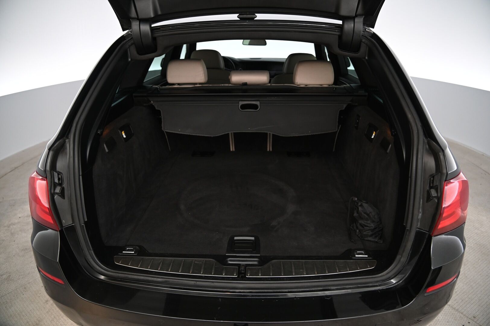 BMW 525 2013 TwinPower Turbo A xDrive F11 Touring*Hifit / Proff navi / Koukku / Muistinahat* - *Juuri katsastettu / 2x renkaat alumiinivanteet / fiksut kilsat*