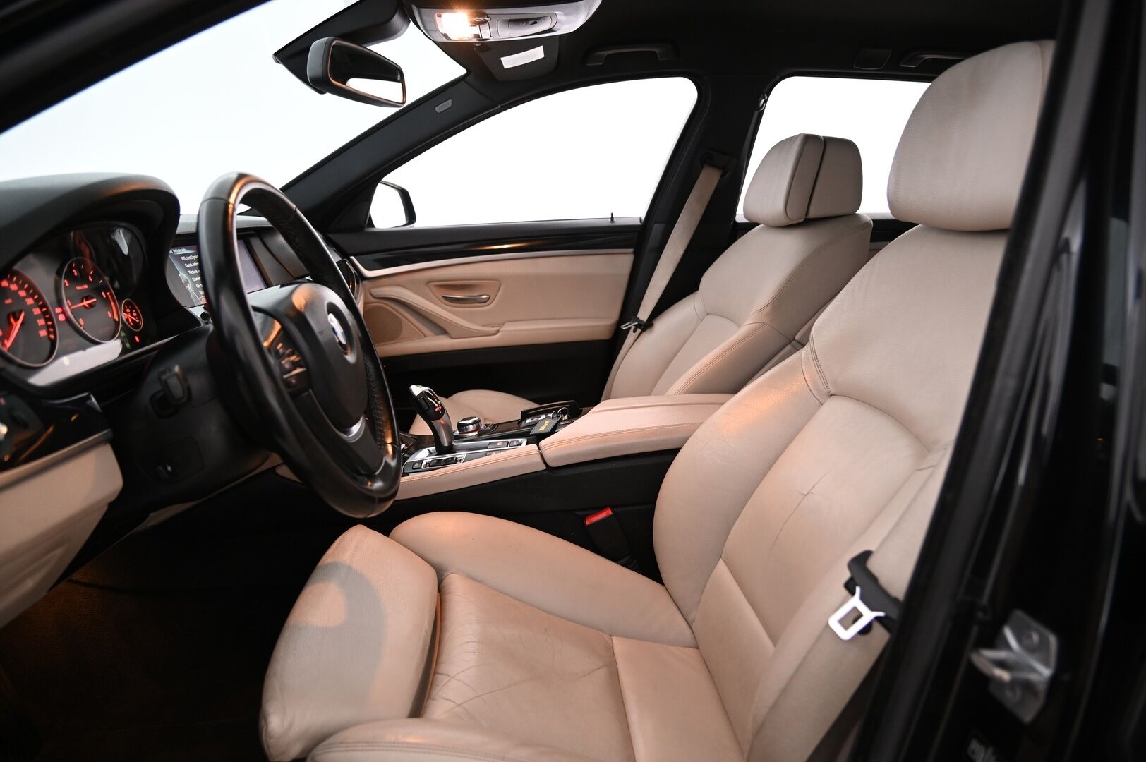 BMW 525 2013 TwinPower Turbo A xDrive F11 Touring*Hifit / Proff navi / Koukku / Muistinahat* - *Juuri katsastettu / 2x renkaat alumiinivanteet / fiksut kilsat*
