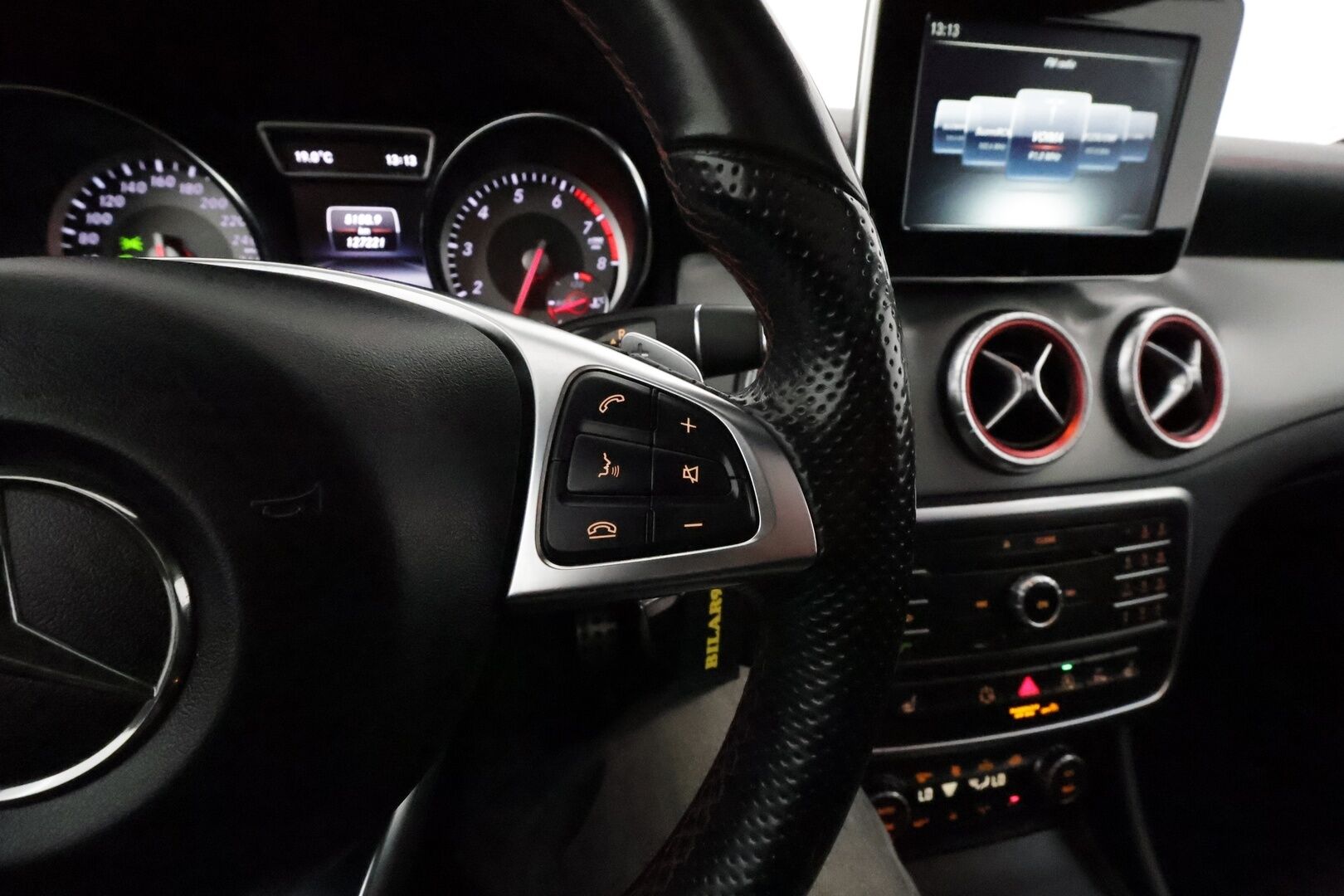 Mercedes-Benz CLA 2015 250 4Matic Sport A Shooting Brake Premium Business AMG **Panorama / ILS-Xenon / Muistipenkit / P.kamera / Navi** - Kahdet renkaat aluvanteilla