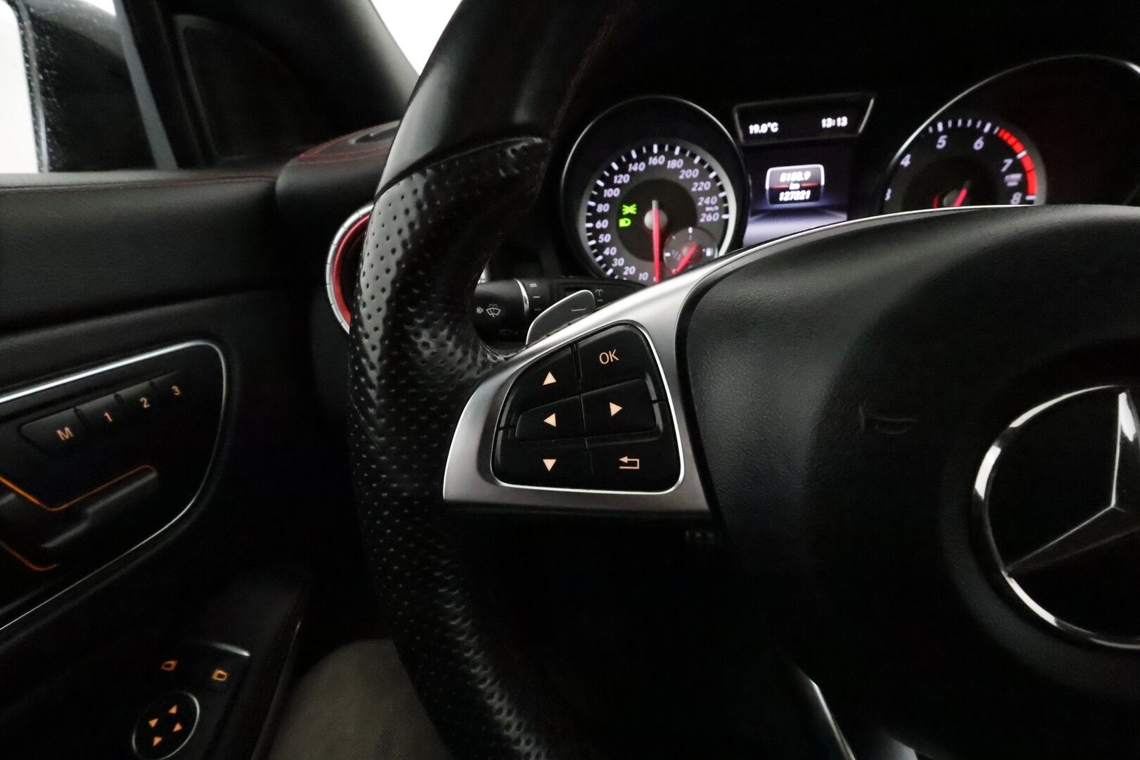 Mercedes-Benz CLA 2015 250 4Matic Sport A Shooting Brake Premium Business AMG **Panorama / ILS-Xenon / Muistipenkit / P.kamera / Navi** - Kahdet renkaat aluvanteilla