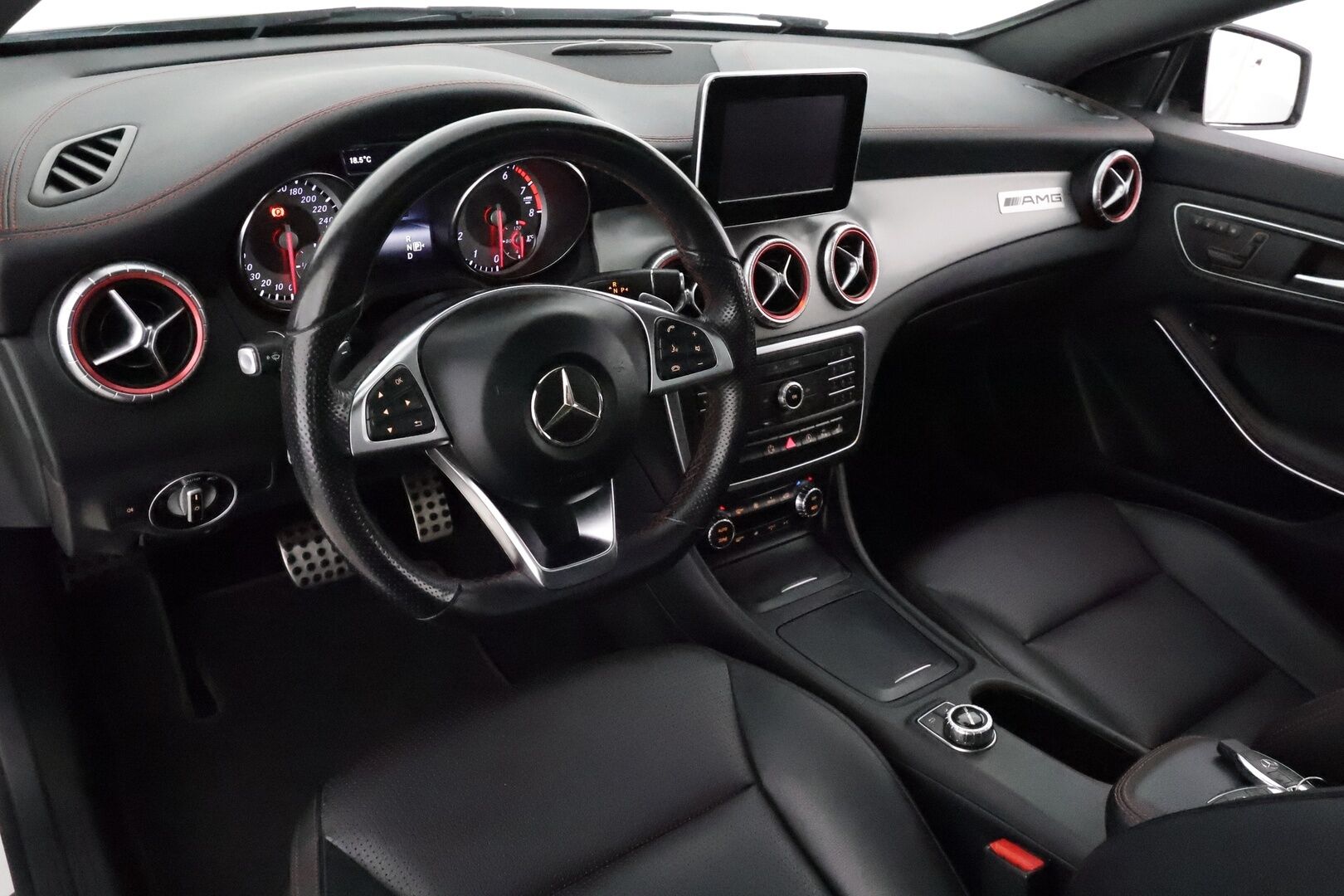 Mercedes-Benz CLA 2015 250 4Matic Sport A Shooting Brake Premium Business AMG **Panorama / ILS-Xenon / Muistipenkit / P.kamera / Navi** - Kahdet renkaat aluvanteilla