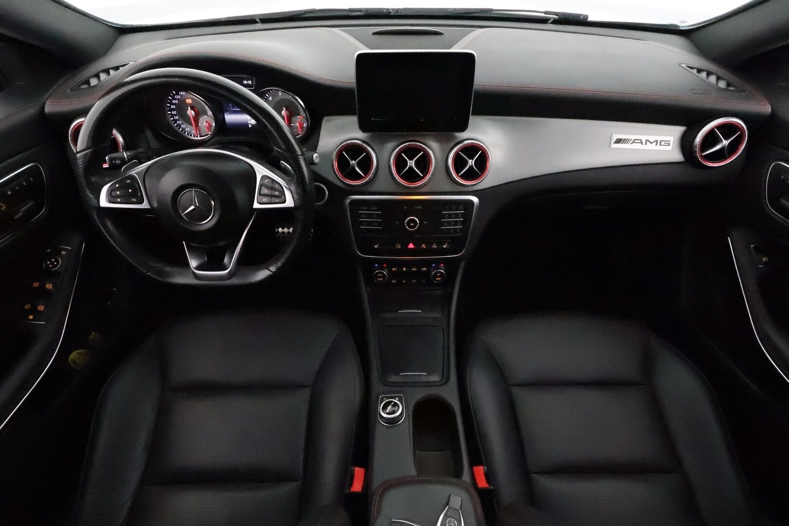 Mercedes-Benz CLA 2015 250 4Matic Sport A Shooting Brake Premium Business AMG **Panorama / ILS-Xenon / Muistipenkit / P.kamera / Navi** - Kahdet renkaat aluvanteilla
