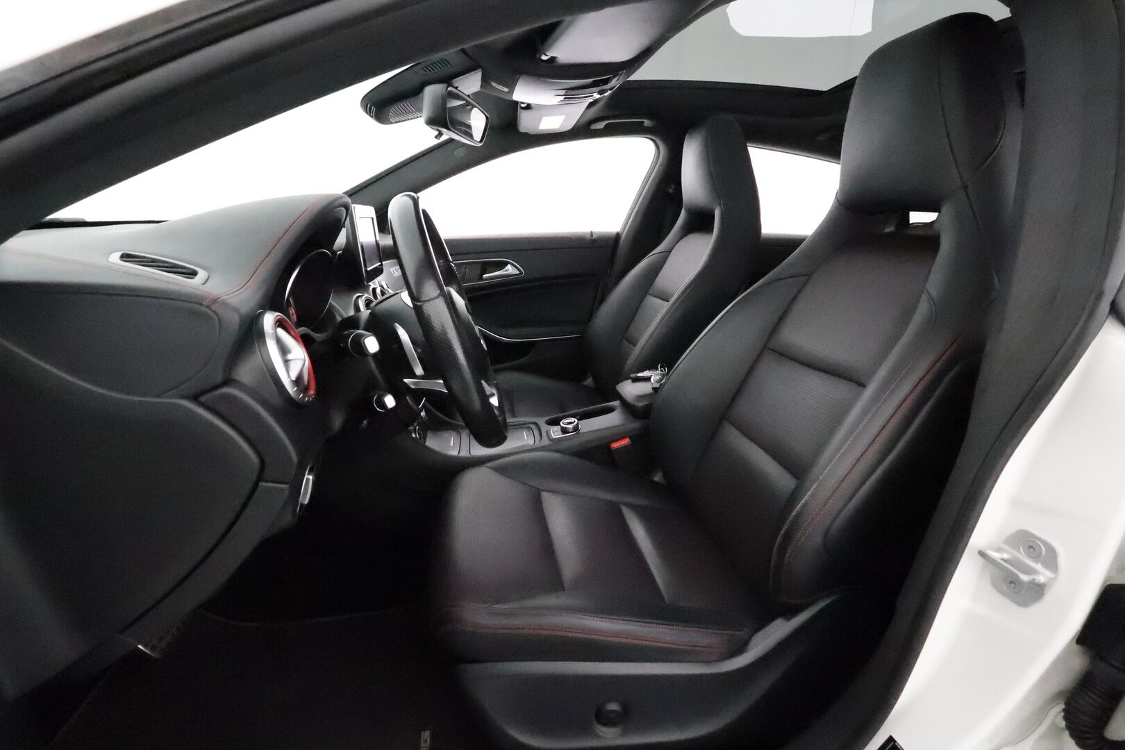 Mercedes-Benz CLA 2015 250 4Matic Sport A Shooting Brake Premium Business AMG **Panorama / ILS-Xenon / Muistipenkit / P.kamera / Navi** - Kahdet renkaat aluvanteilla