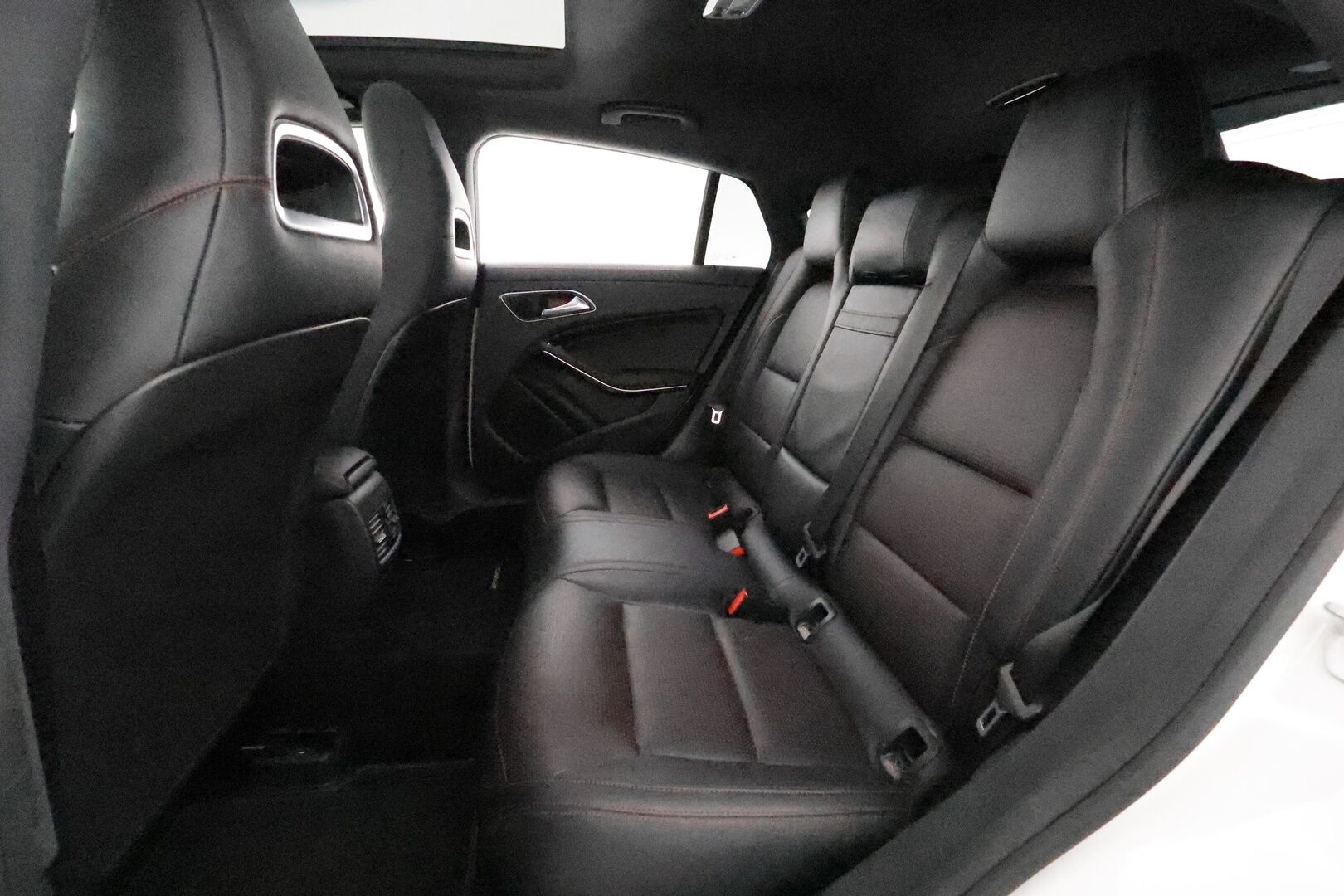 Mercedes-Benz CLA 2015 250 4Matic Sport A Shooting Brake Premium Business AMG **Panorama / ILS-Xenon / Muistipenkit / P.kamera / Navi** - Kahdet renkaat aluvanteilla