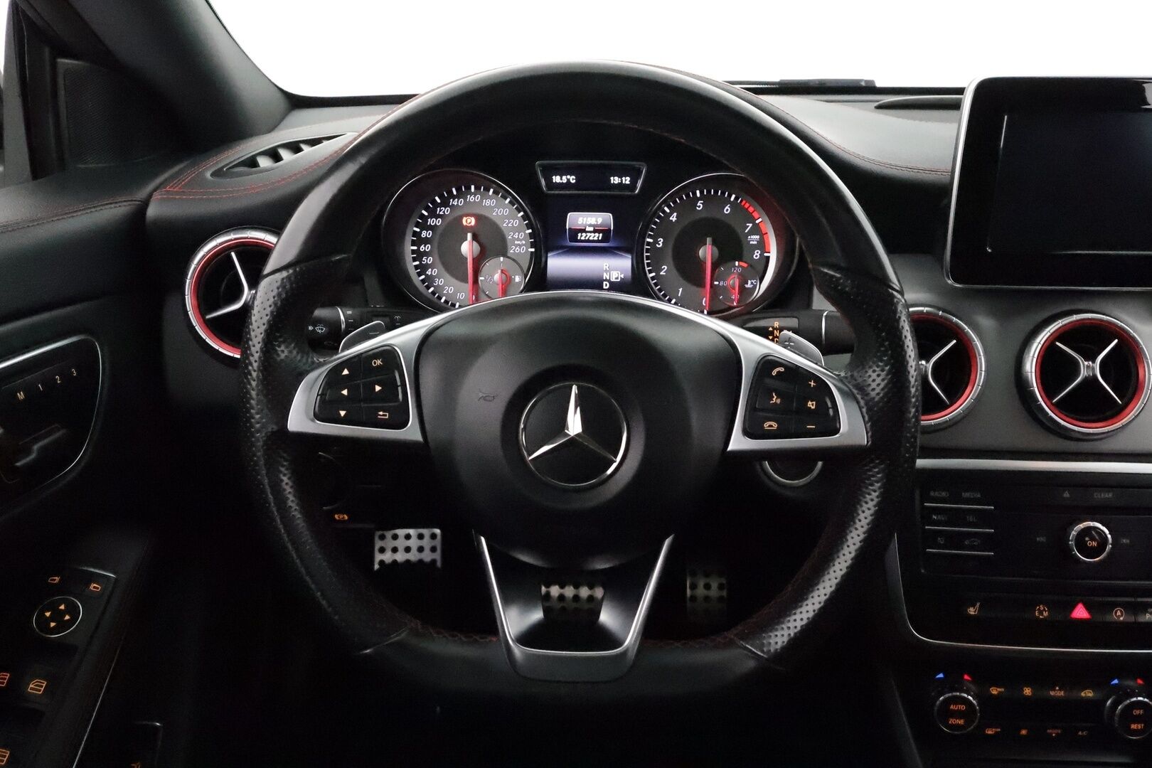 Mercedes-Benz CLA 2015 250 4Matic Sport A Shooting Brake Premium Business AMG **Panorama / ILS-Xenon / Muistipenkit / P.kamera / Navi** - Kahdet renkaat aluvanteilla