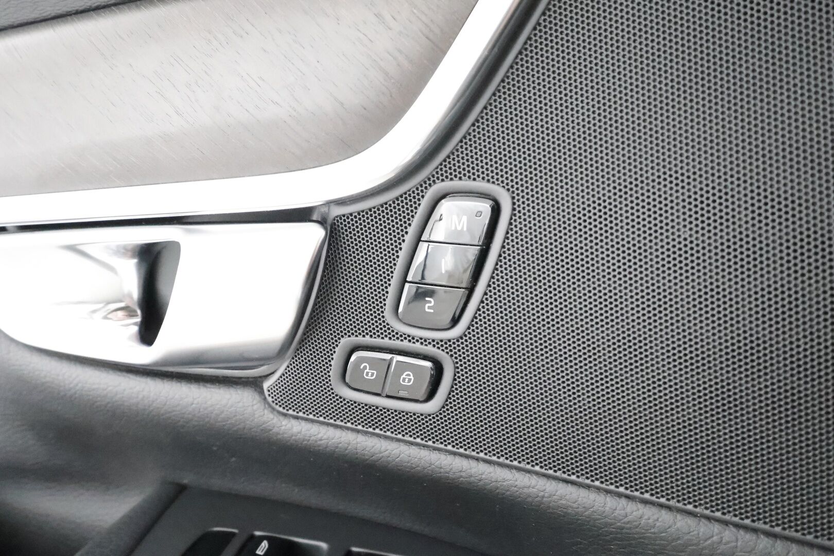 Volvo V90 Cross Country 2018 D4 AWD Pro Polestar aut * Webasto / Koukku / ACC / Full-LED / P.kamera / Sportpenkki Muistilla / Navi / Kaistavahti * - Kahdet renkaat - Osta nyt, maksa vasta ensi vuonna