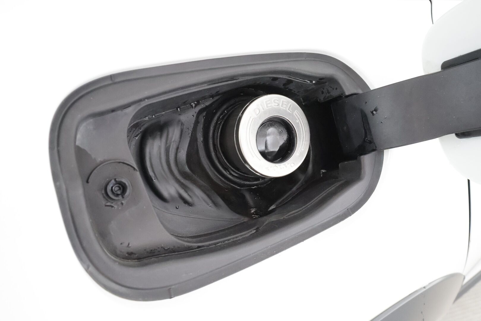 Volvo V90 Cross Country 2018 D4 AWD Pro Polestar aut * Webasto / Koukku / ACC / Full-LED / P.kamera / Sportpenkki Muistilla / Navi / Kaistavahti * - Kahdet renkaat - Osta nyt, maksa vasta ensi vuonna