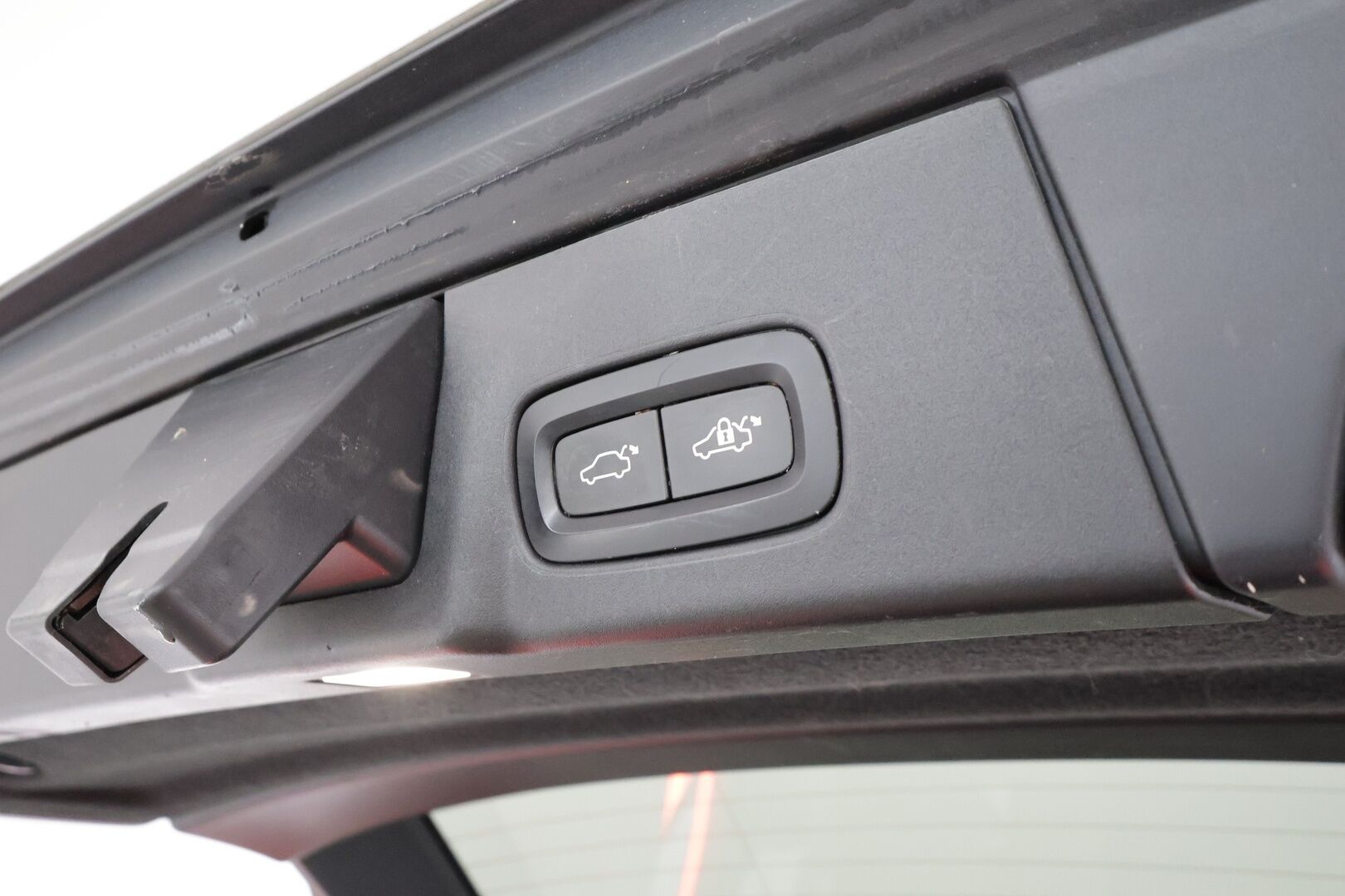 Volvo V90 Cross Country 2018 D4 AWD Pro Polestar aut * Webasto / Koukku / ACC / Full-LED / P.kamera / Sportpenkki Muistilla / Navi / Kaistavahti * - Kahdet renkaat - Osta nyt, maksa vasta ensi vuonna