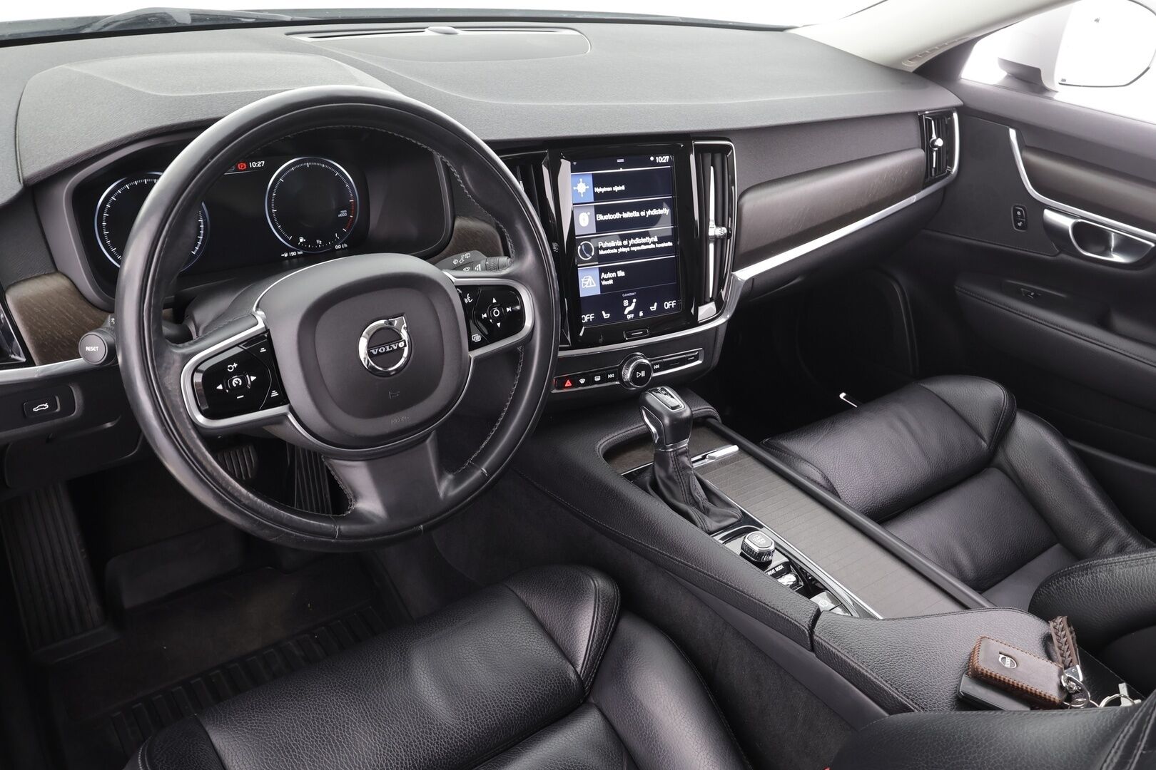 Volvo V90 Cross Country 2018 D4 AWD Pro Polestar aut * Webasto / Koukku / ACC / Full-LED / P.kamera / Sportpenkki Muistilla / Navi / Kaistavahti * - Kahdet renkaat - Osta nyt, maksa vasta ensi vuonna