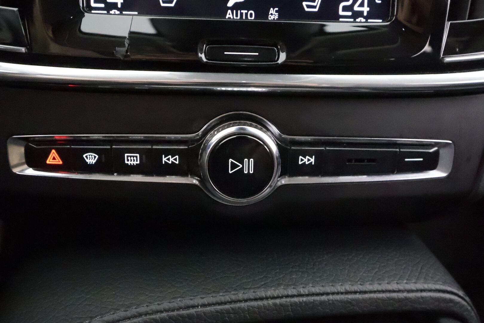 Volvo V90 Cross Country 2018 D4 AWD Pro Polestar aut * Webasto / Koukku / ACC / Full-LED / P.kamera / Sportpenkki Muistilla / Navi / Kaistavahti * - Kahdet renkaat - Osta nyt, maksa vasta ensi vuonna