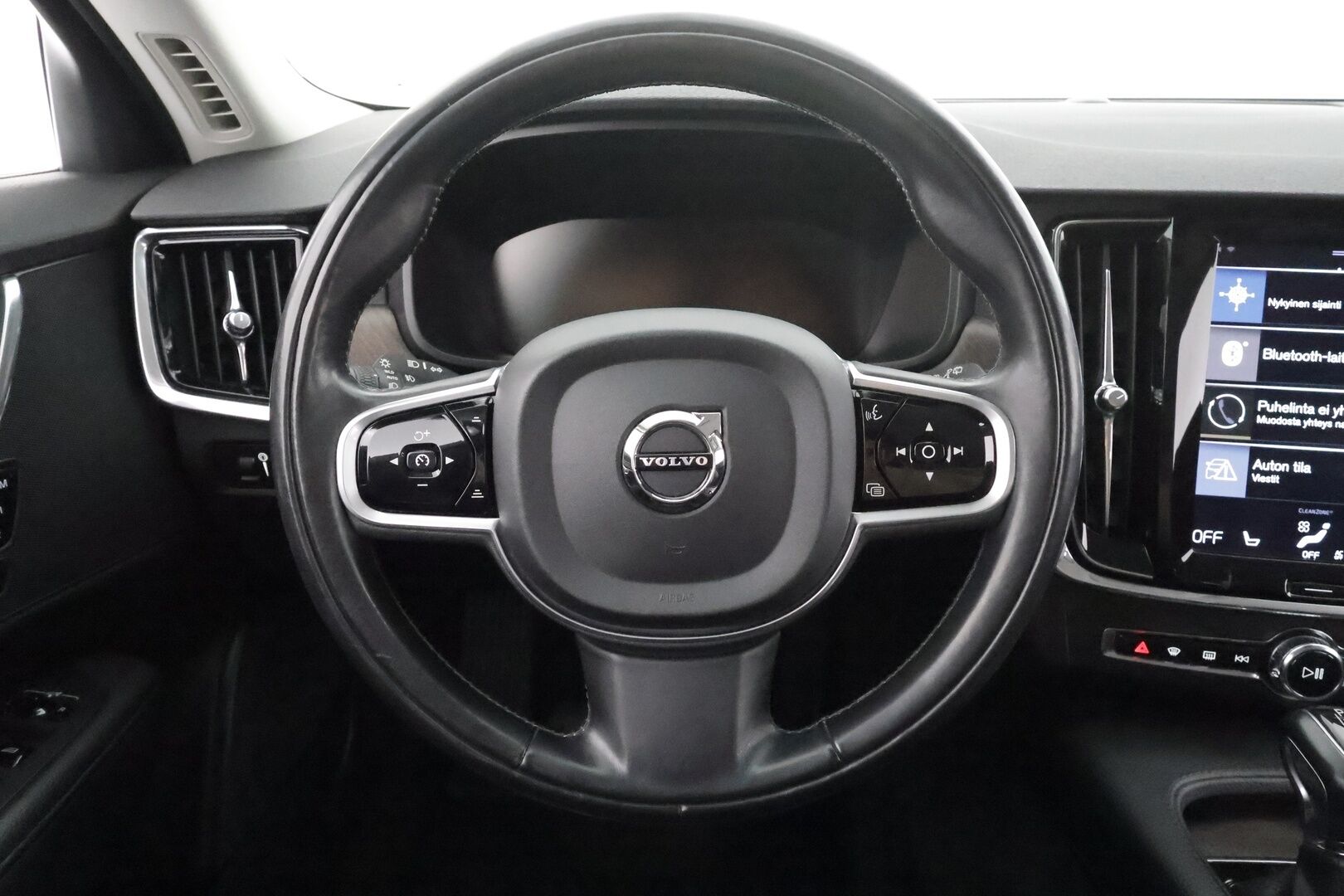 Volvo V90 Cross Country 2018 D4 AWD Pro Polestar aut * Webasto / Koukku / ACC / Full-LED / P.kamera / Sportpenkki Muistilla / Navi / Kaistavahti * - Kahdet renkaat - Osta nyt, maksa vasta ensi vuonna