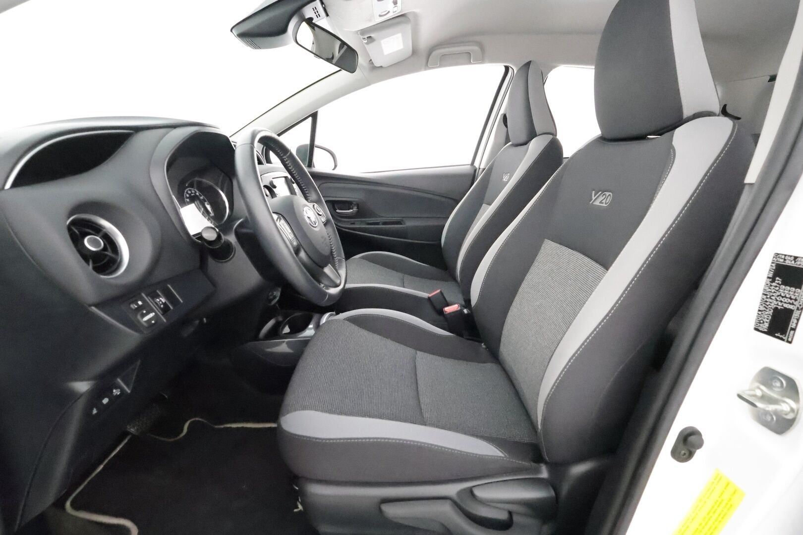 Toyota Yaris 2020 1,5 Hybrid Y20 Edition **P.Kamera / Kaistavahti / Navi / Aut. Ilmastointi / Bluetooth** - 1.Om Suomi-auto / Juuri huollettu / 2x Renkaat