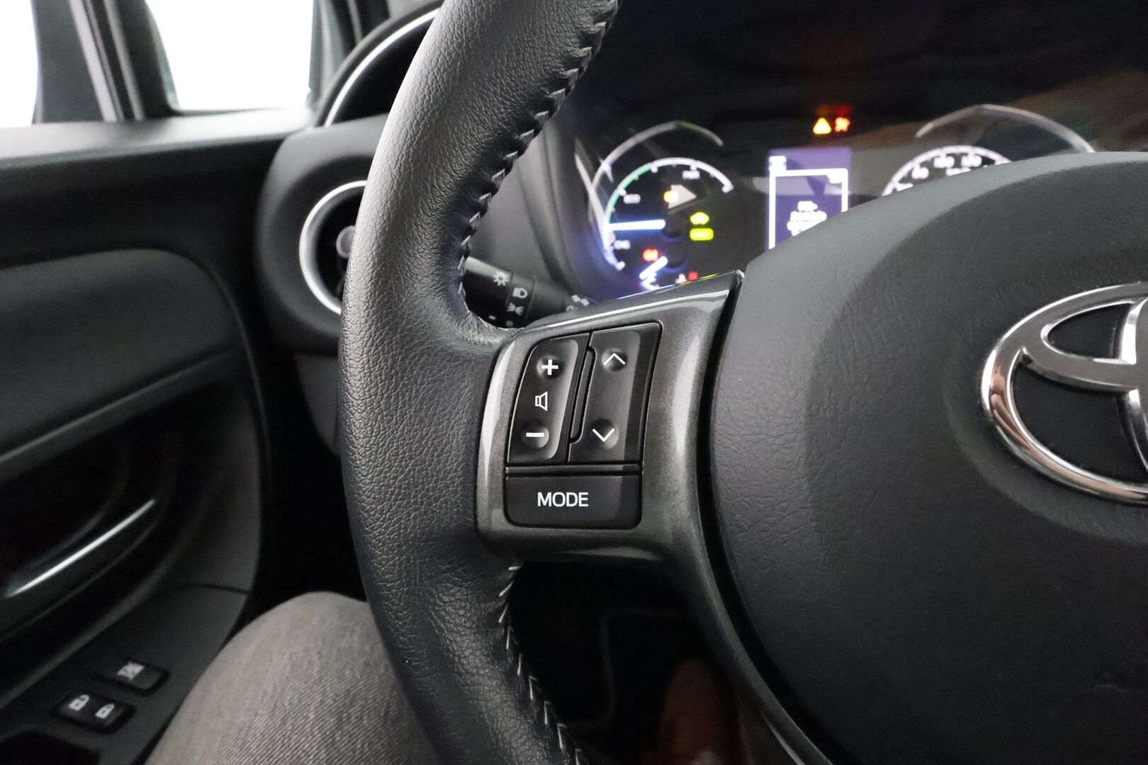 Toyota Yaris 2020 1,5 Hybrid Y20 Edition **P.Kamera / Kaistavahti / Navi / Aut. Ilmastointi / Bluetooth** - 1.Om Suomi-auto / Juuri huollettu / 2x Renkaat