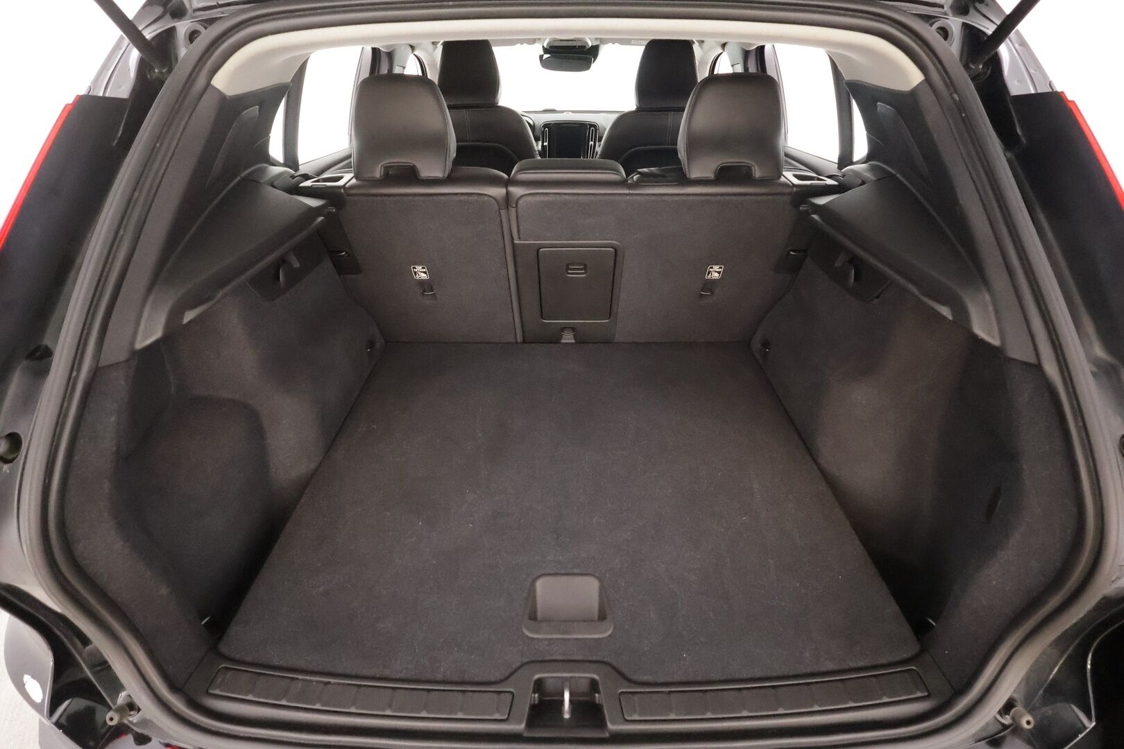 Volvo XC40 2020 T3 Business aut * ACC / Webasto / Koukku / P.tutkat / LED / Navi / Keyless / Puolinahat * - Suomi-auto / Kahdet renkaat aluvanteilla / Juuri katsastettu