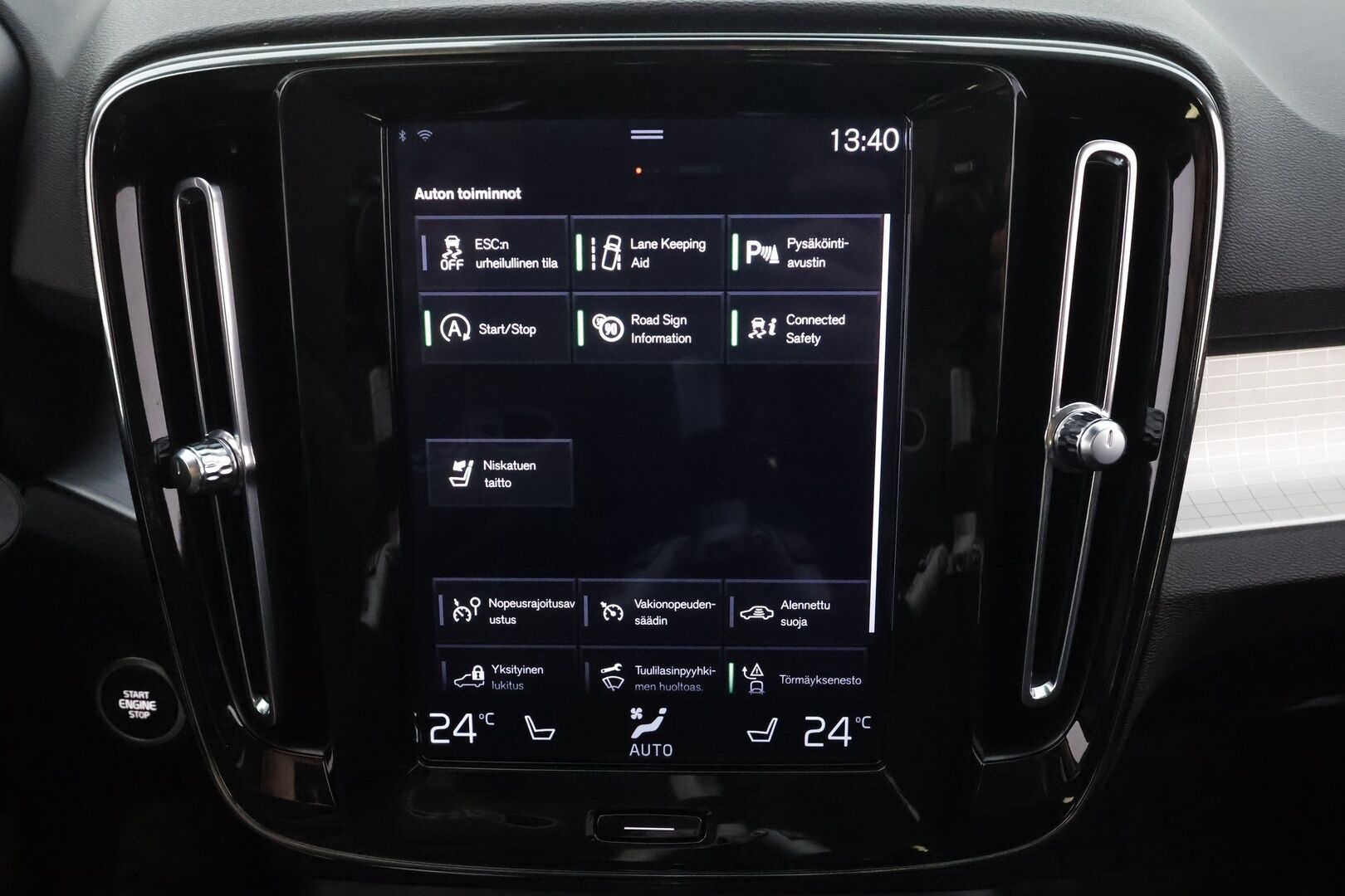 Volvo XC40 2020 T3 Business aut * ACC / Webasto / Koukku / P.tutkat / LED / Navi / Keyless / Puolinahat * - Suomi-auto / Kahdet renkaat aluvanteilla / Juuri katsastettu